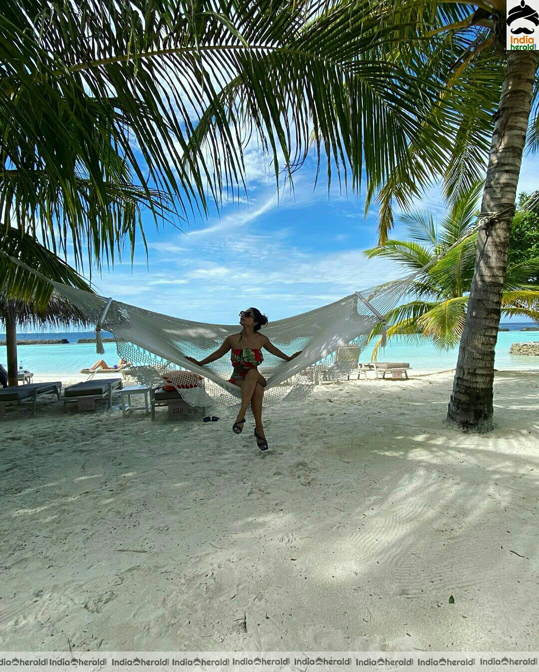 Hina khan Hot Sexy Stills In Beach Set 2