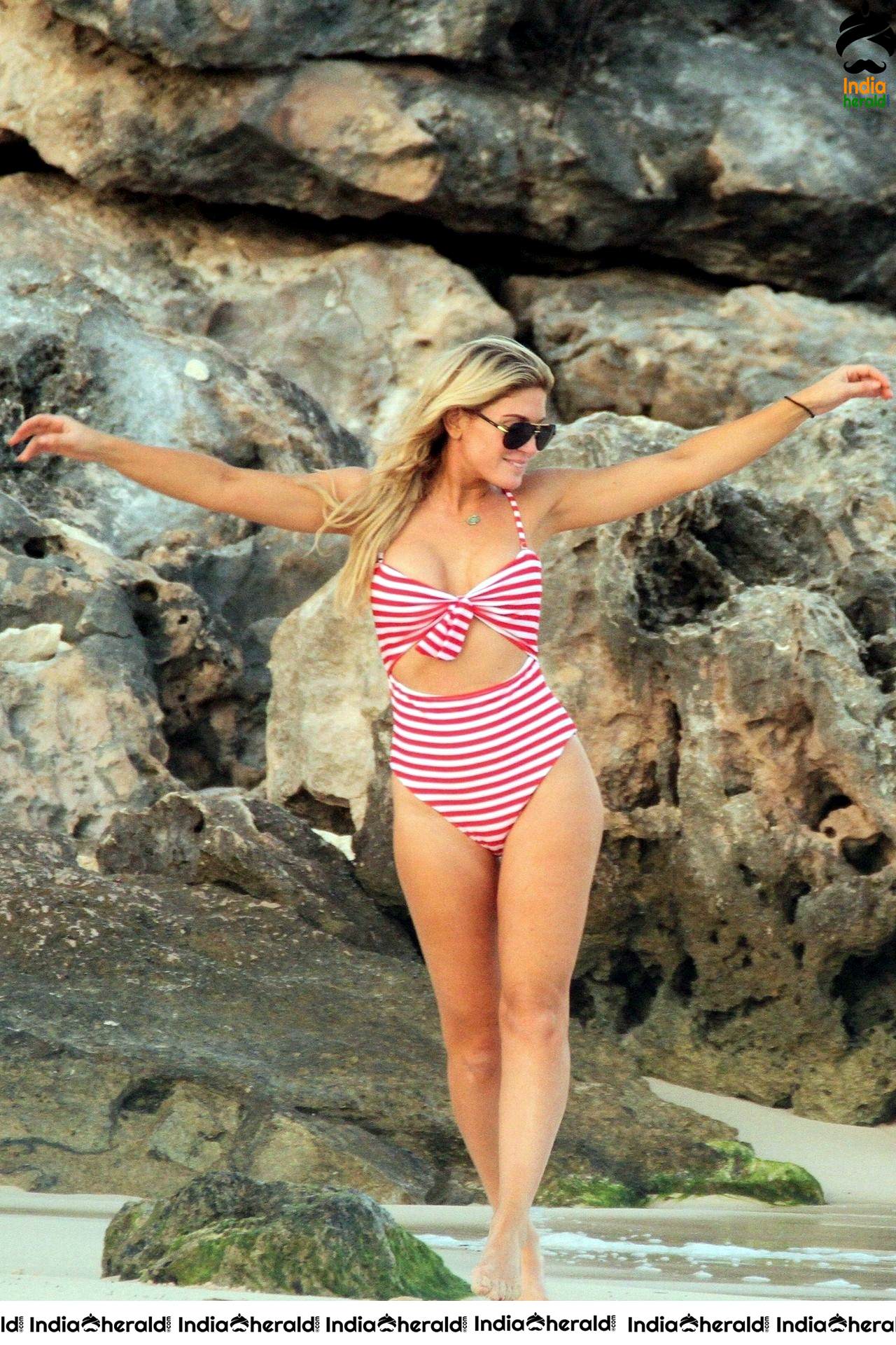 Hofit Golan sizzling display in her swimsuit in Tulum