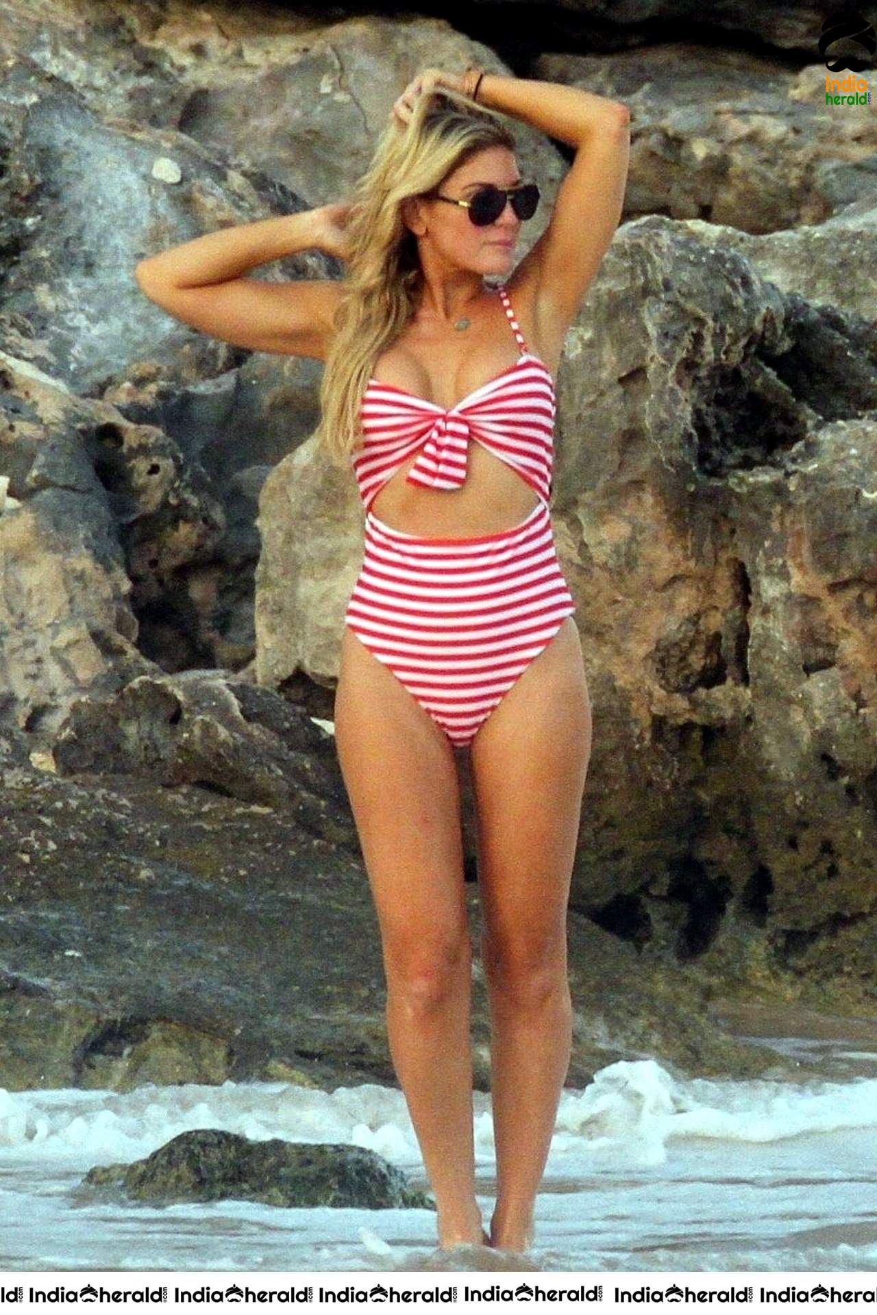 Hofit Golan sizzling display in her swimsuit in Tulum
