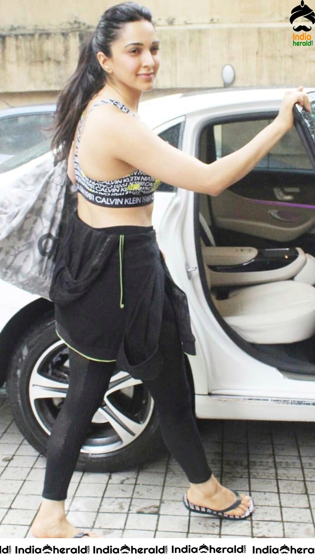 Hot Photo Collection of Kiara Advani in Tight Exposing Gym Dress Set 1