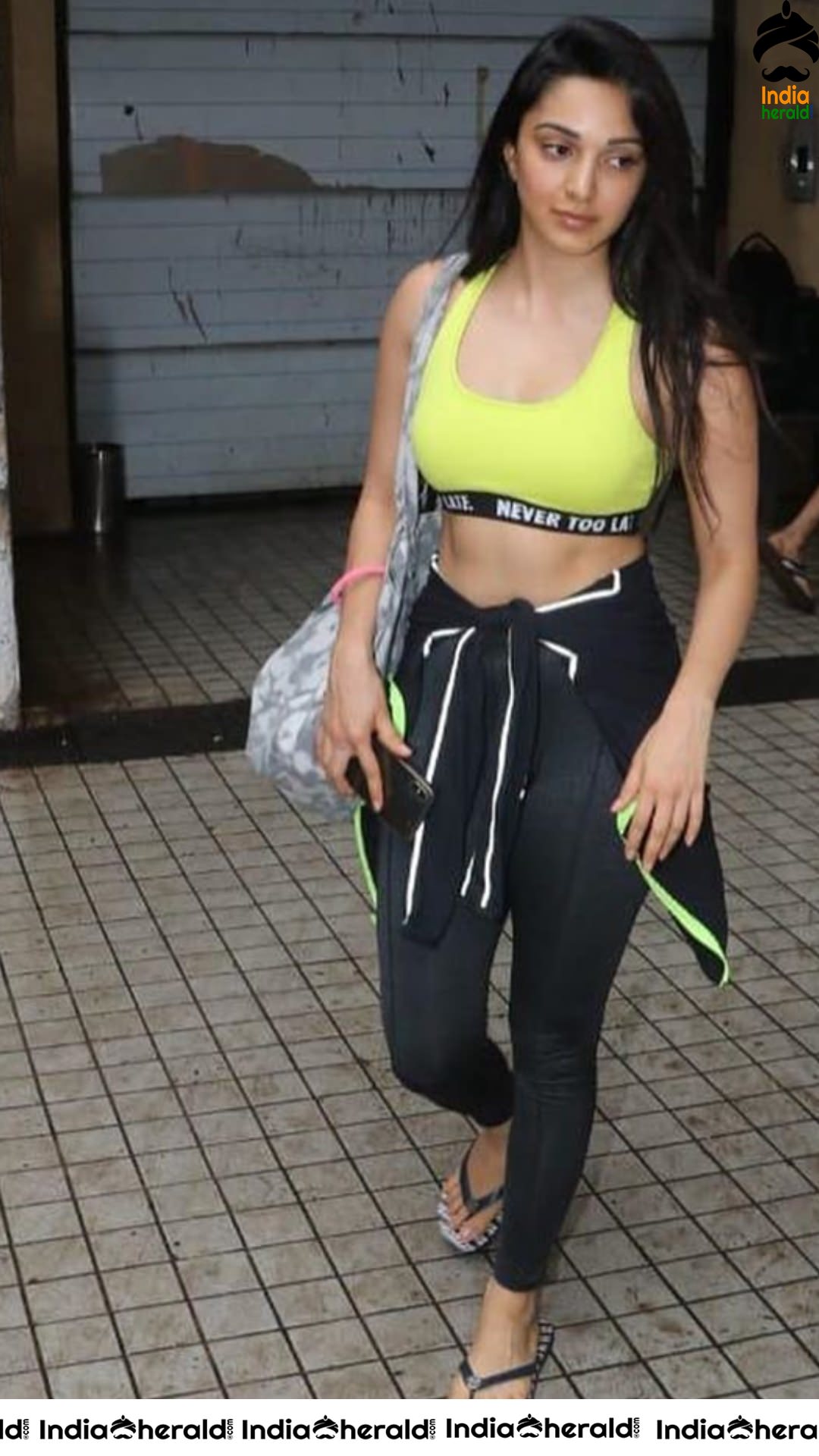 Hot Photo Collection of Kiara Advani in Tight Exposing Gym Dress Set 1