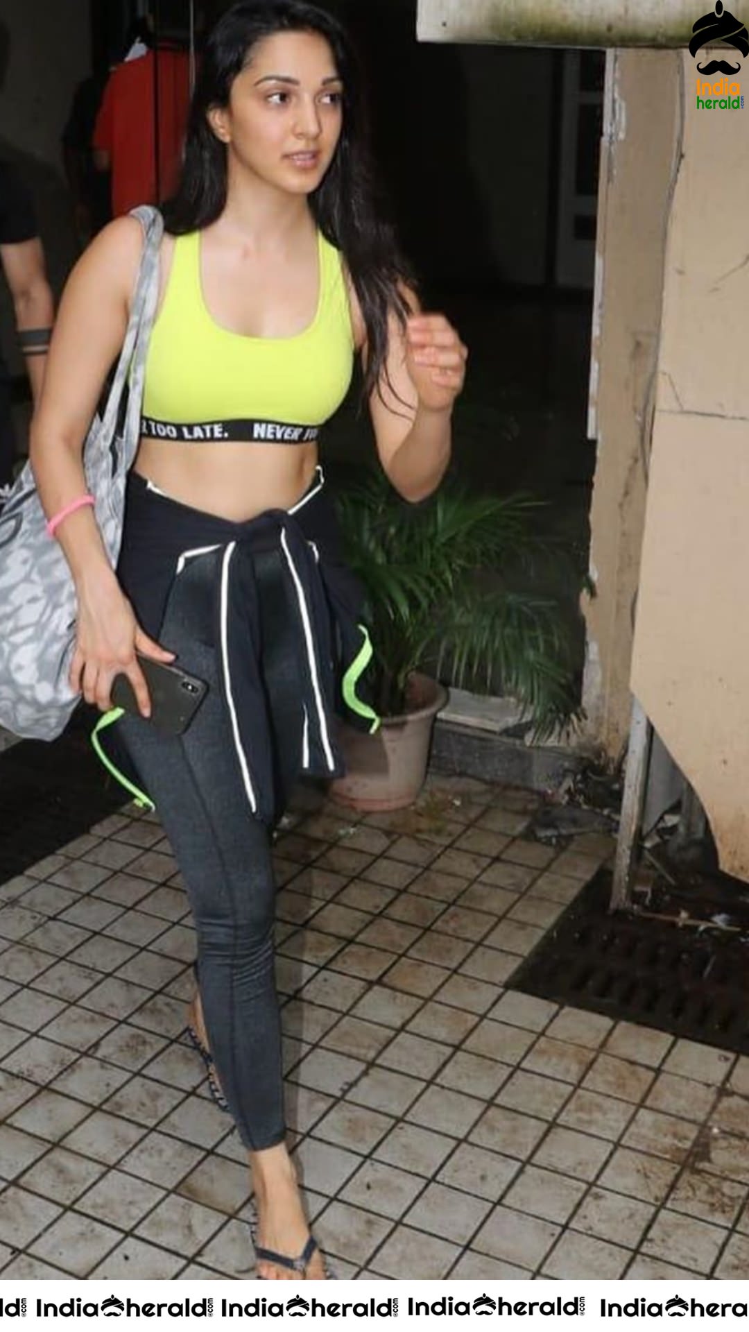 Hot Photo Collection of Kiara Advani in Tight Exposing Gym Dress Set 1