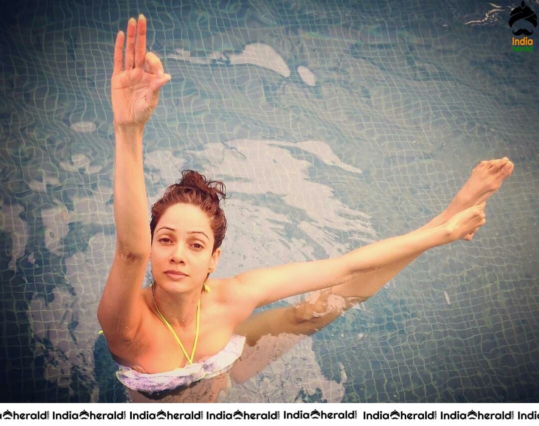 Hot Tempting Bikini Photos of Desi Beauty Actress Vidya Malvade Set 2