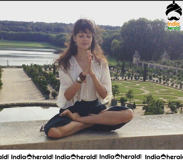 Hot Tempting Bikini Photos of Desi Beauty Actress Vidya Malvade Set 4