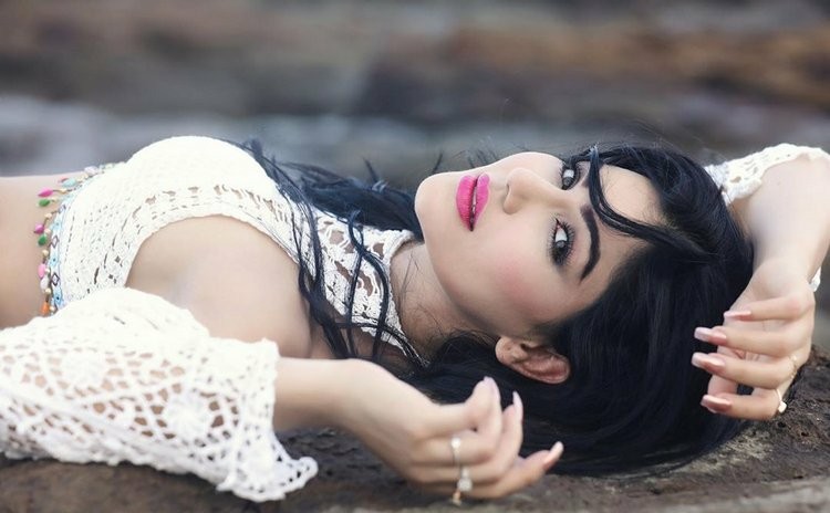 Hottie Kangna Sharma Latest Pictures