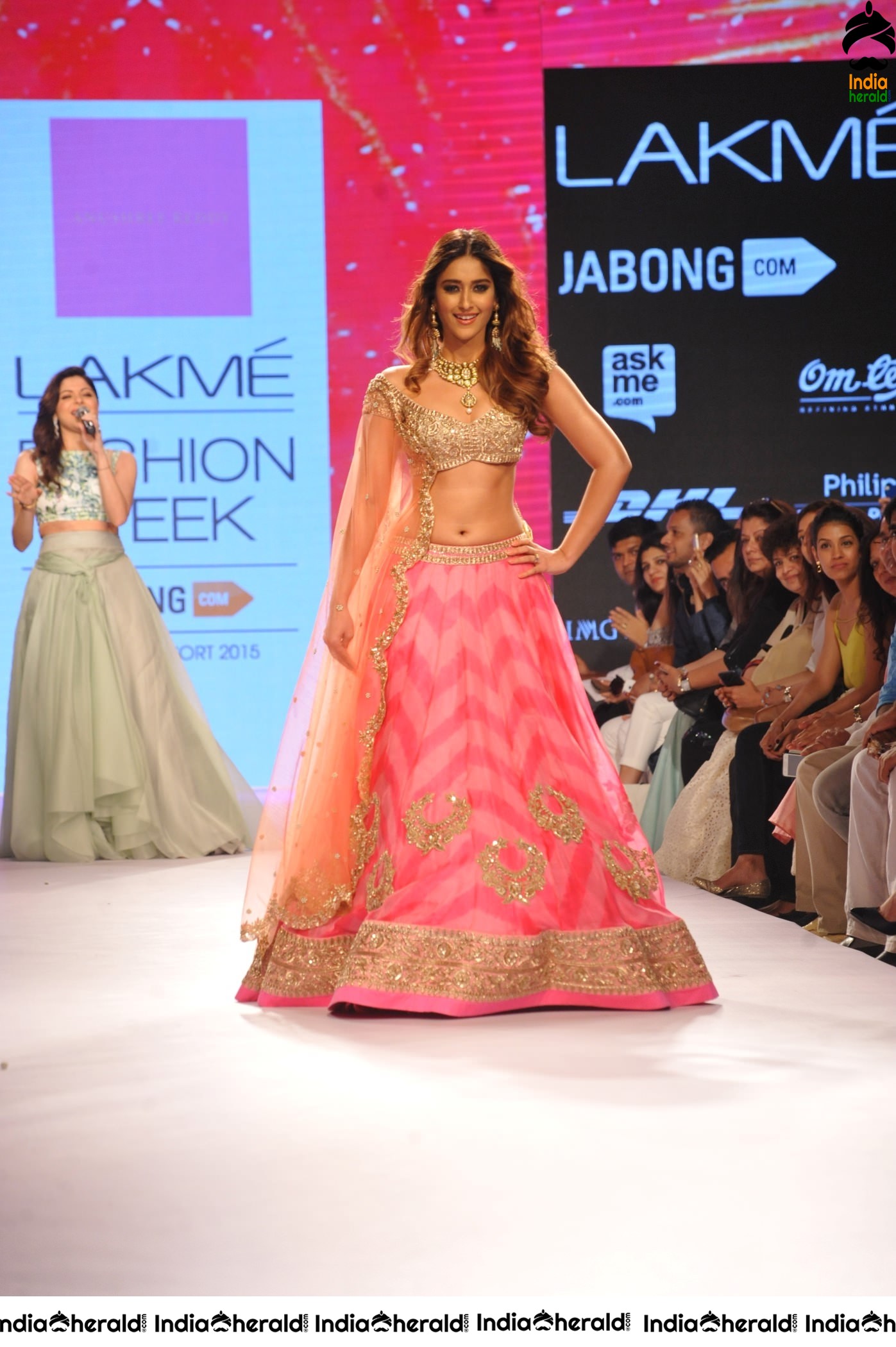 Ileana Shows her Sexy Belly and Teasing Navel while walking the ramp Set 1