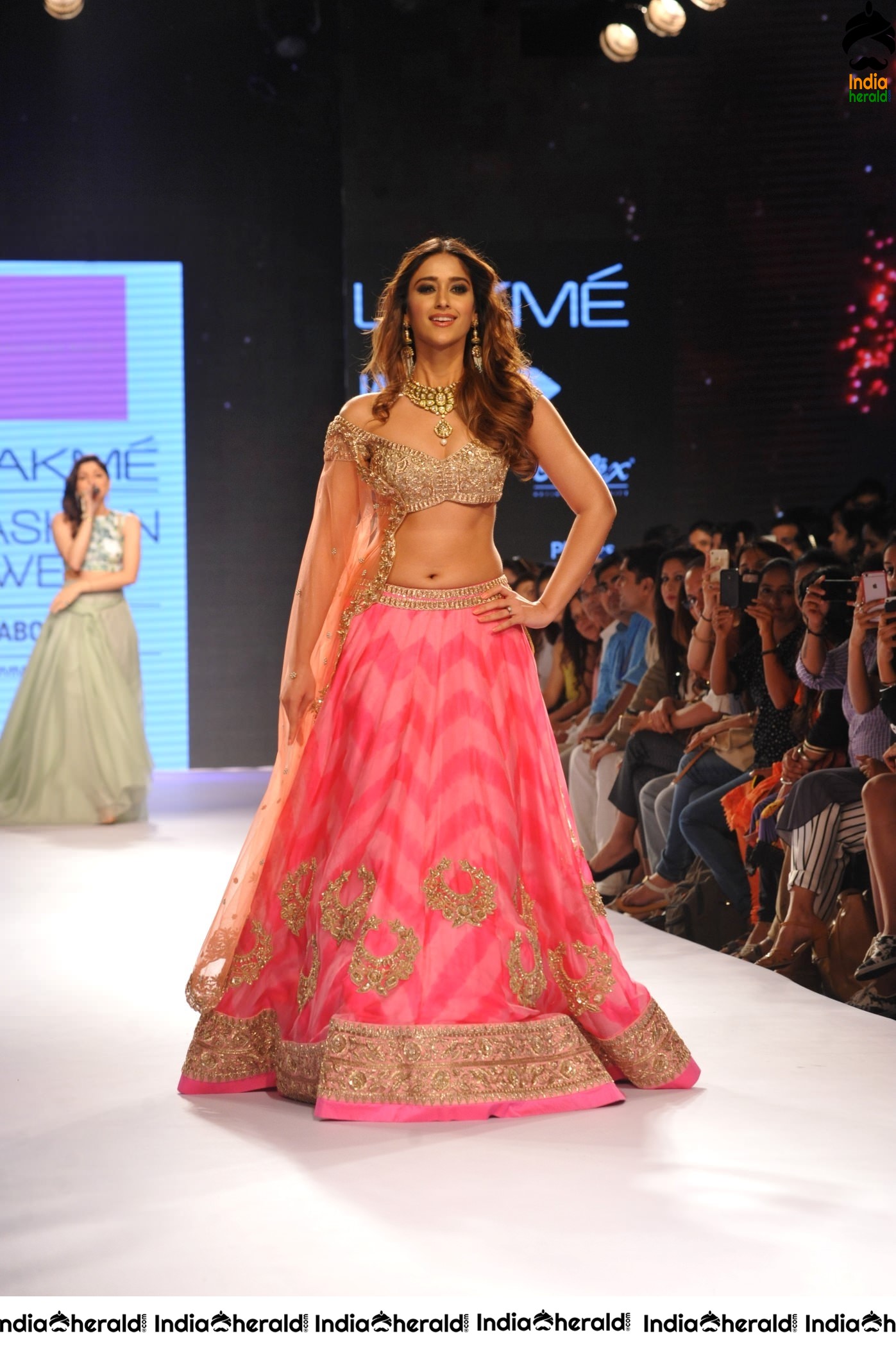 Ileana Shows her Sexy Belly and Teasing Navel while walking the ramp Set 1