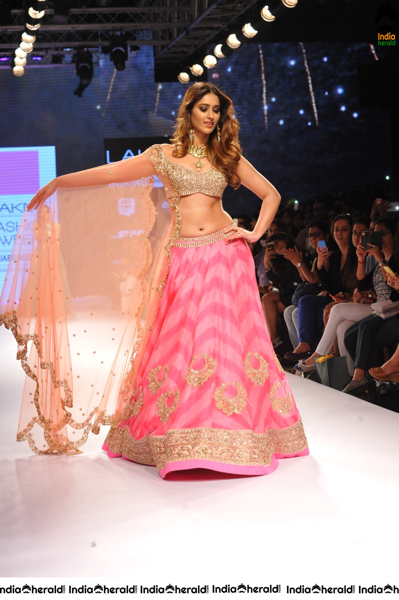 Ileana Shows her Sexy Belly and Teasing Navel while walking the ramp Set 1