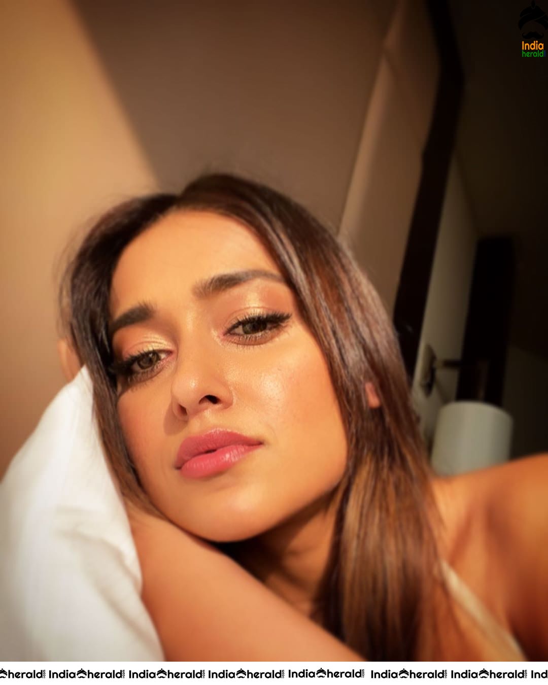 Ileana Unseen Hottest Photos in Brassiere and Undies while chilling by Beach Side