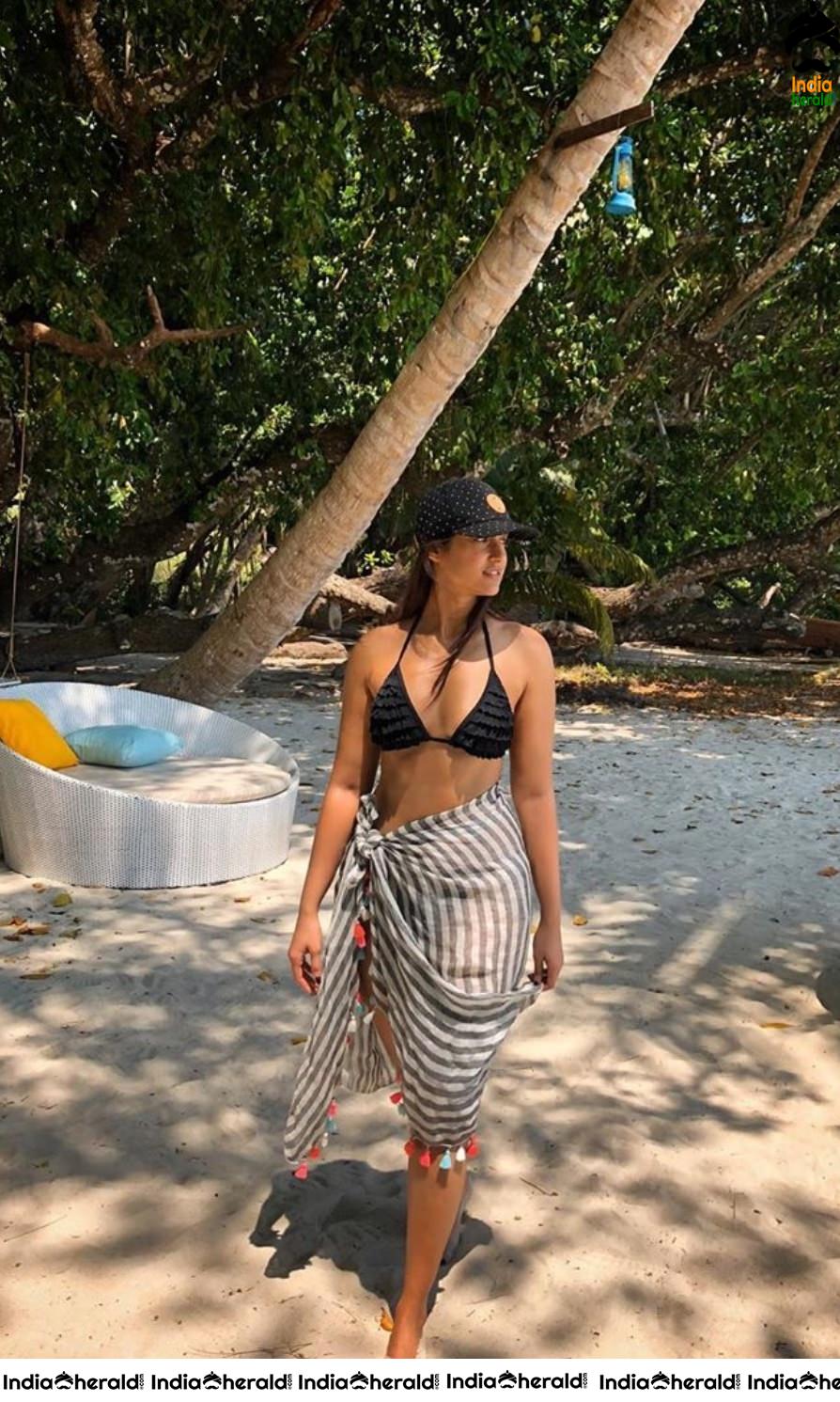 Ileana Unseen Hottest Photos in Brassiere and Undies while chilling by Beach Side