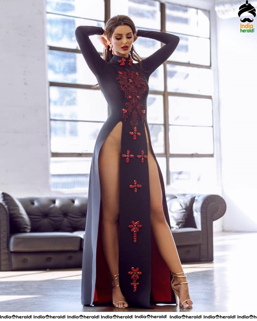 Iran Model Mahlagha Hot Bikini Photos flaunting her tempting assets Set 2