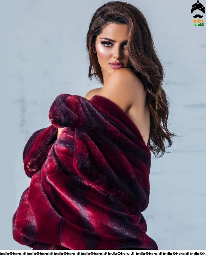 Iran Model Mahlagha Hot Bikini Photos flaunting her tempting assets Set 3