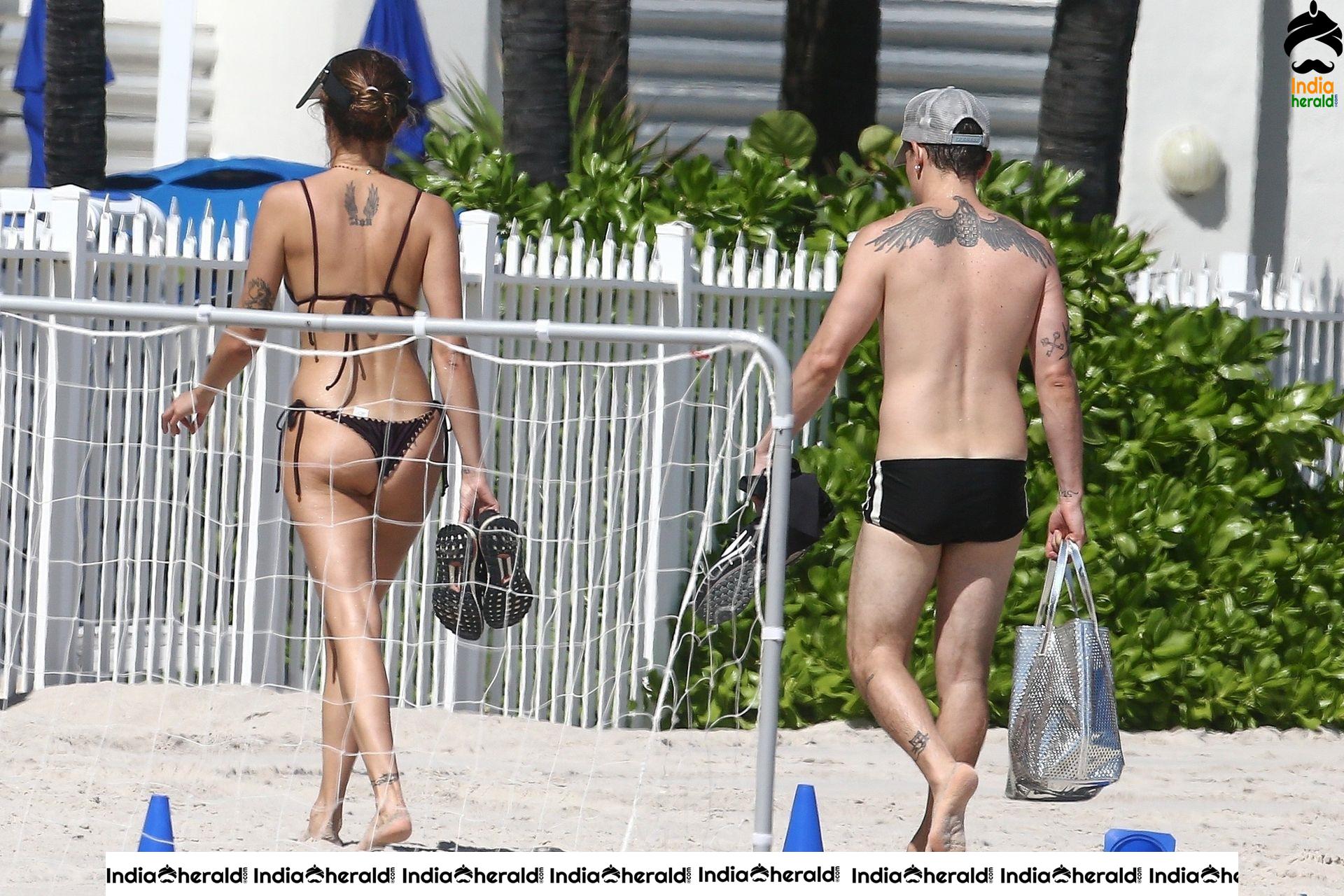 Isabeli Fontana Wearing Lace bikini and Enjoying in South Beach