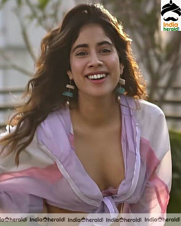 Janhvi Kapoor Hot Cleavage Revealing Stills