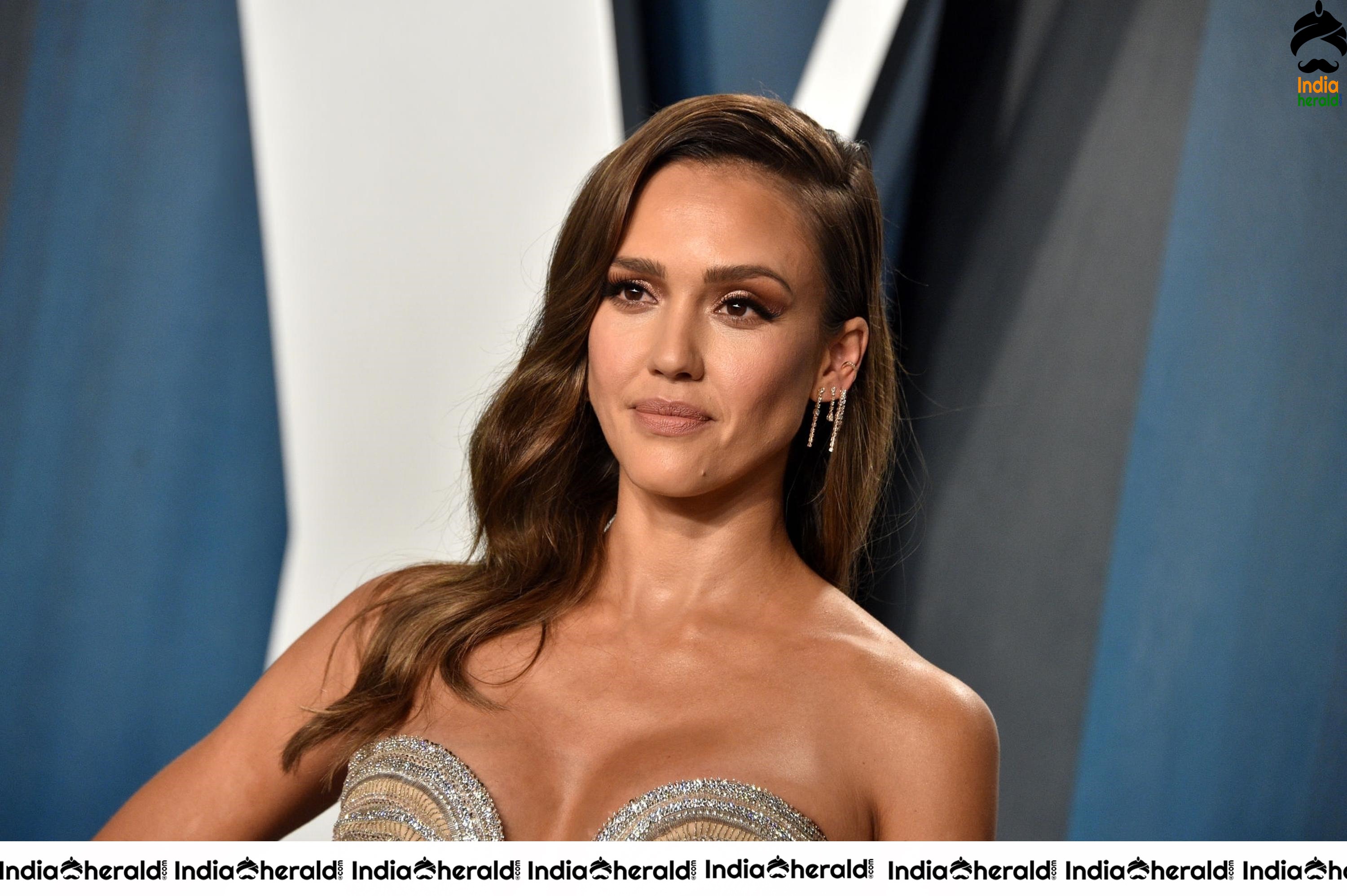 Jessica Alba at Vanity Fair Oscar Party in Beverly Hills Set 2