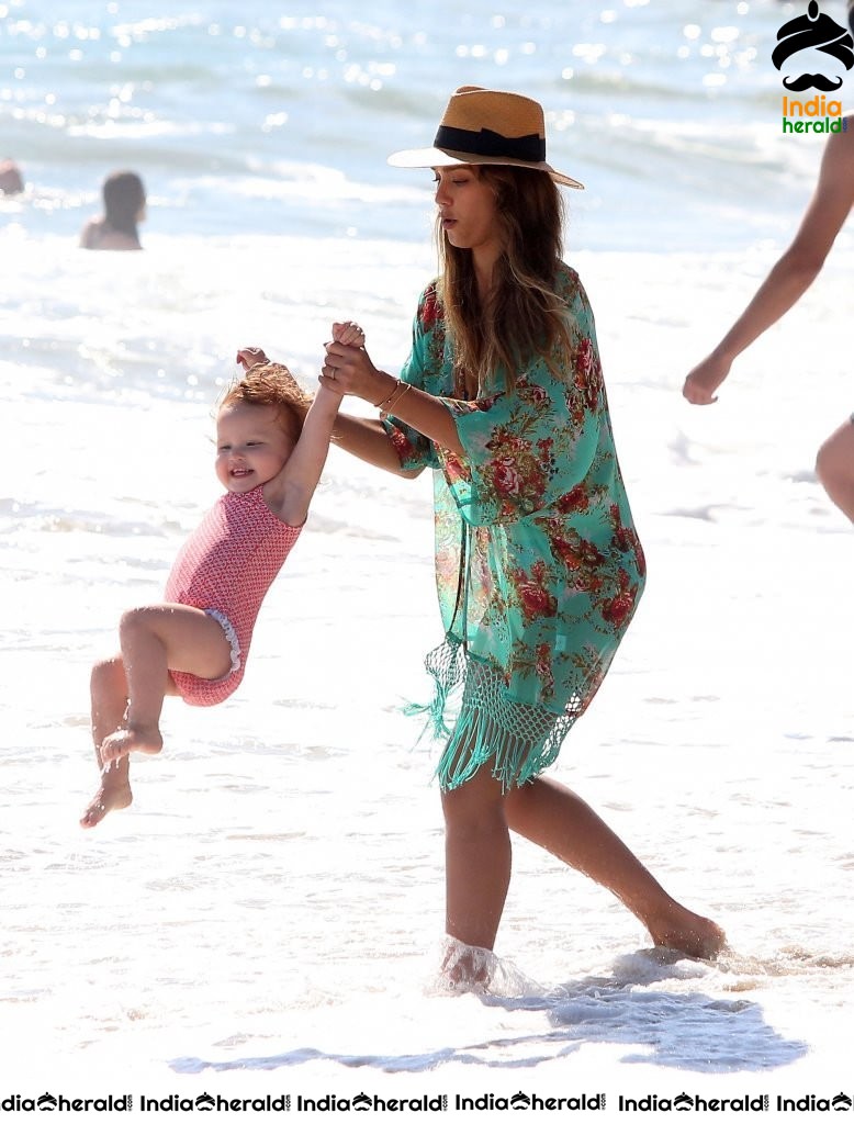 Jessica Alba Bikini Candids in Malibu with her Kids Set 2