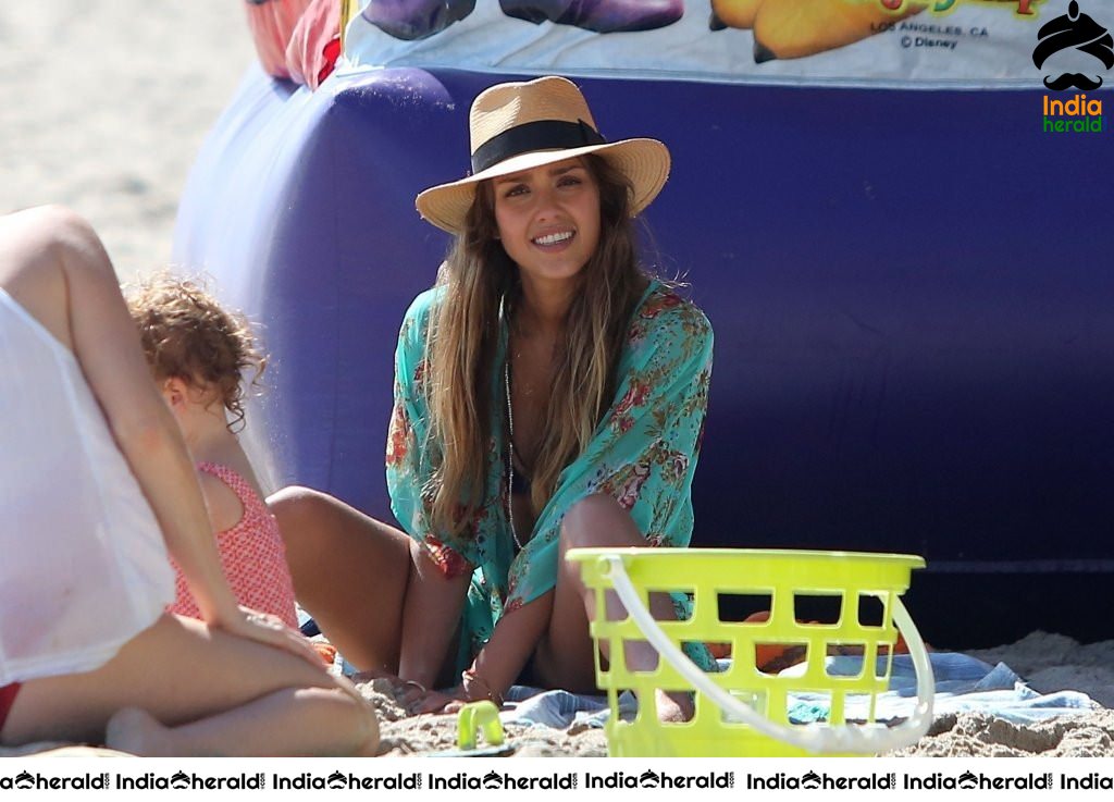 Jessica Alba Bikini Candids in Malibu with her Kids Set 2