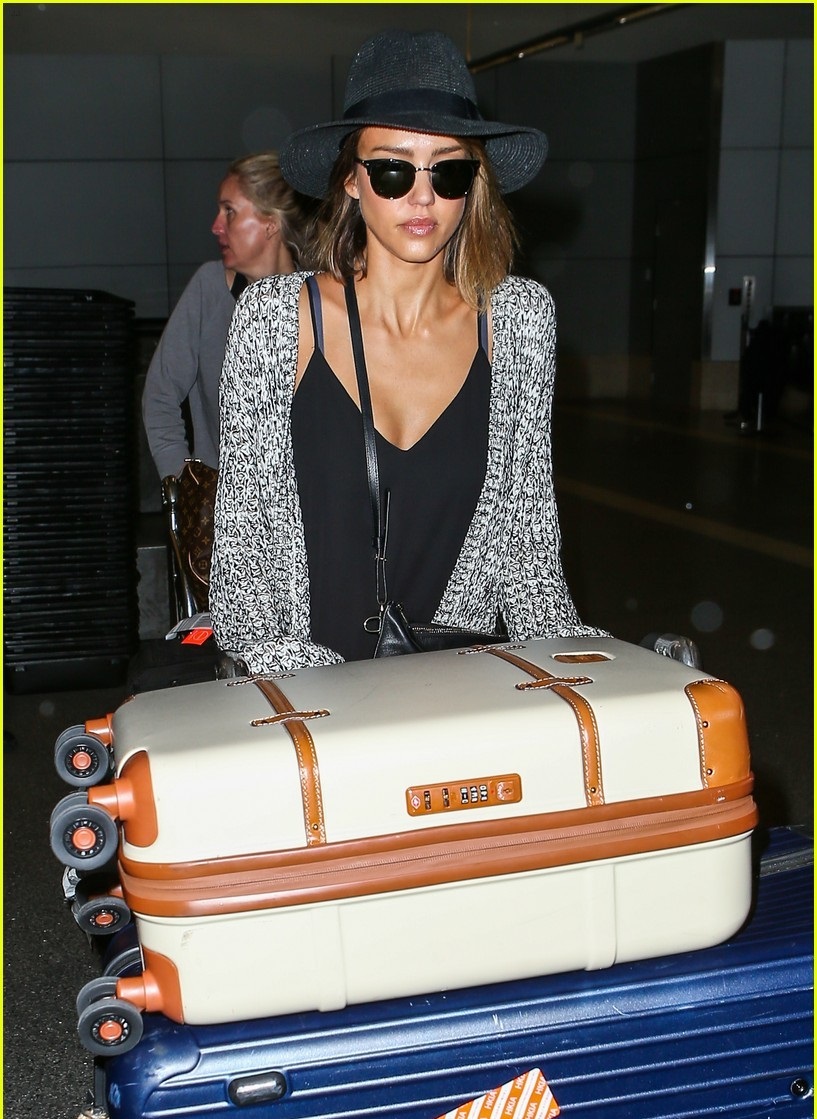 Jessica Alba Displays Flawless Bikini Body For Shape Magazine