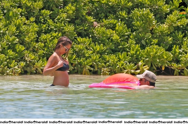 Jessica Alba flaunts her Bump while Wearing a Bikini in Hawaii Set 1