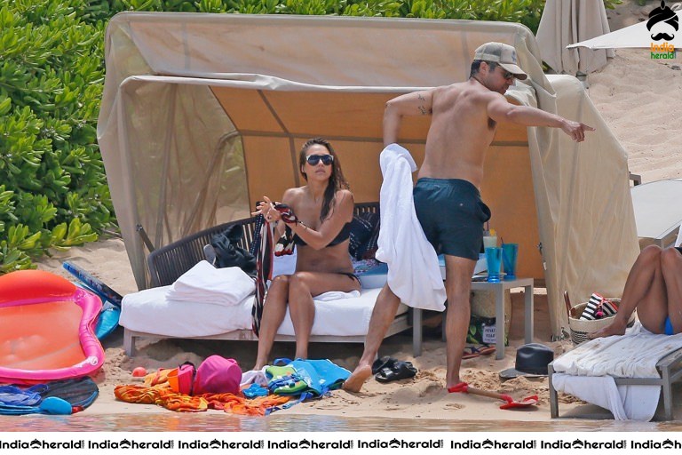 Jessica Alba flaunts her Bump while Wearing a Bikini in Hawaii Set 2