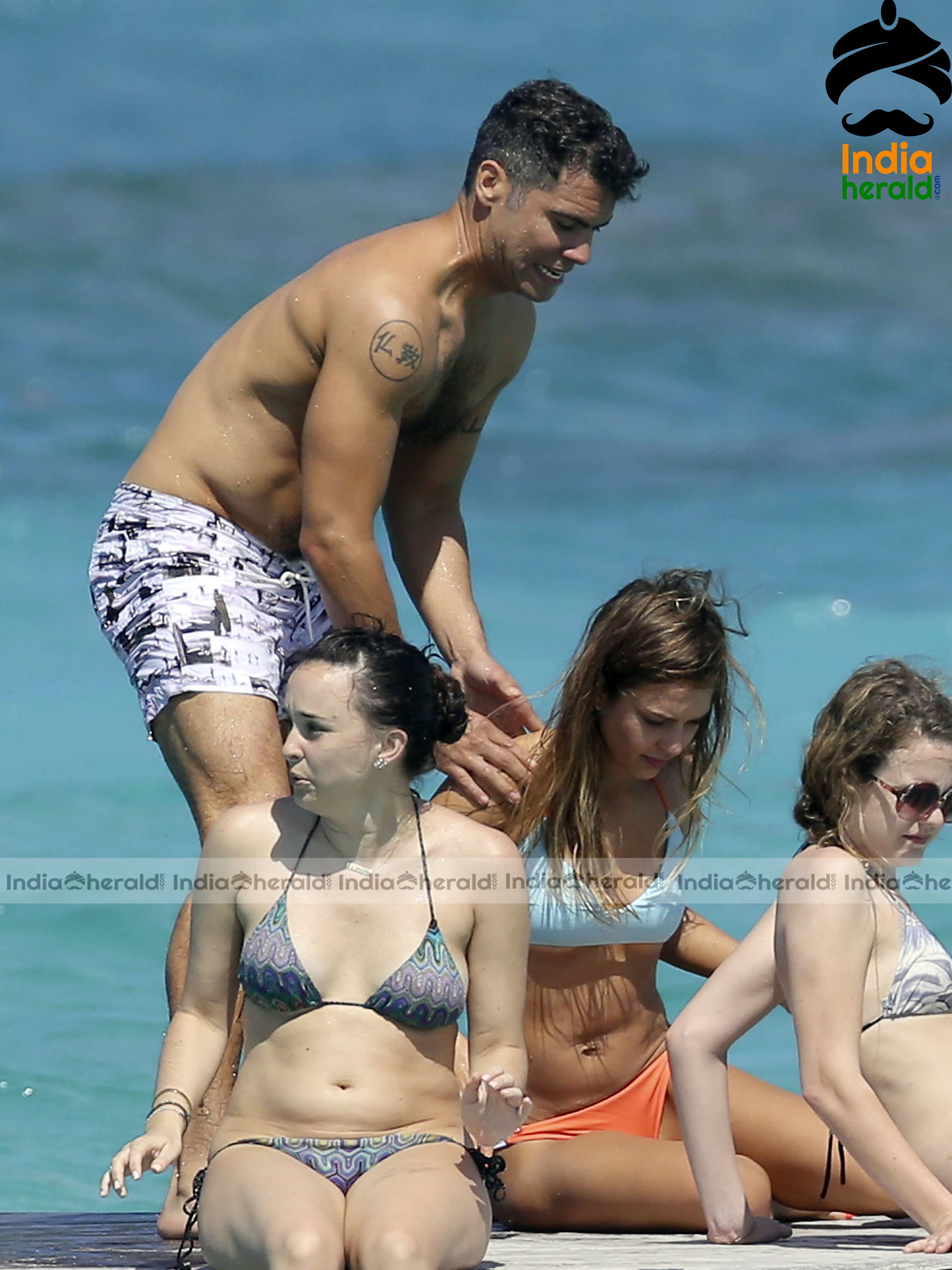 Jessica Alba Hot aand Sexy While Wearing Bikini At St Barts Set 3