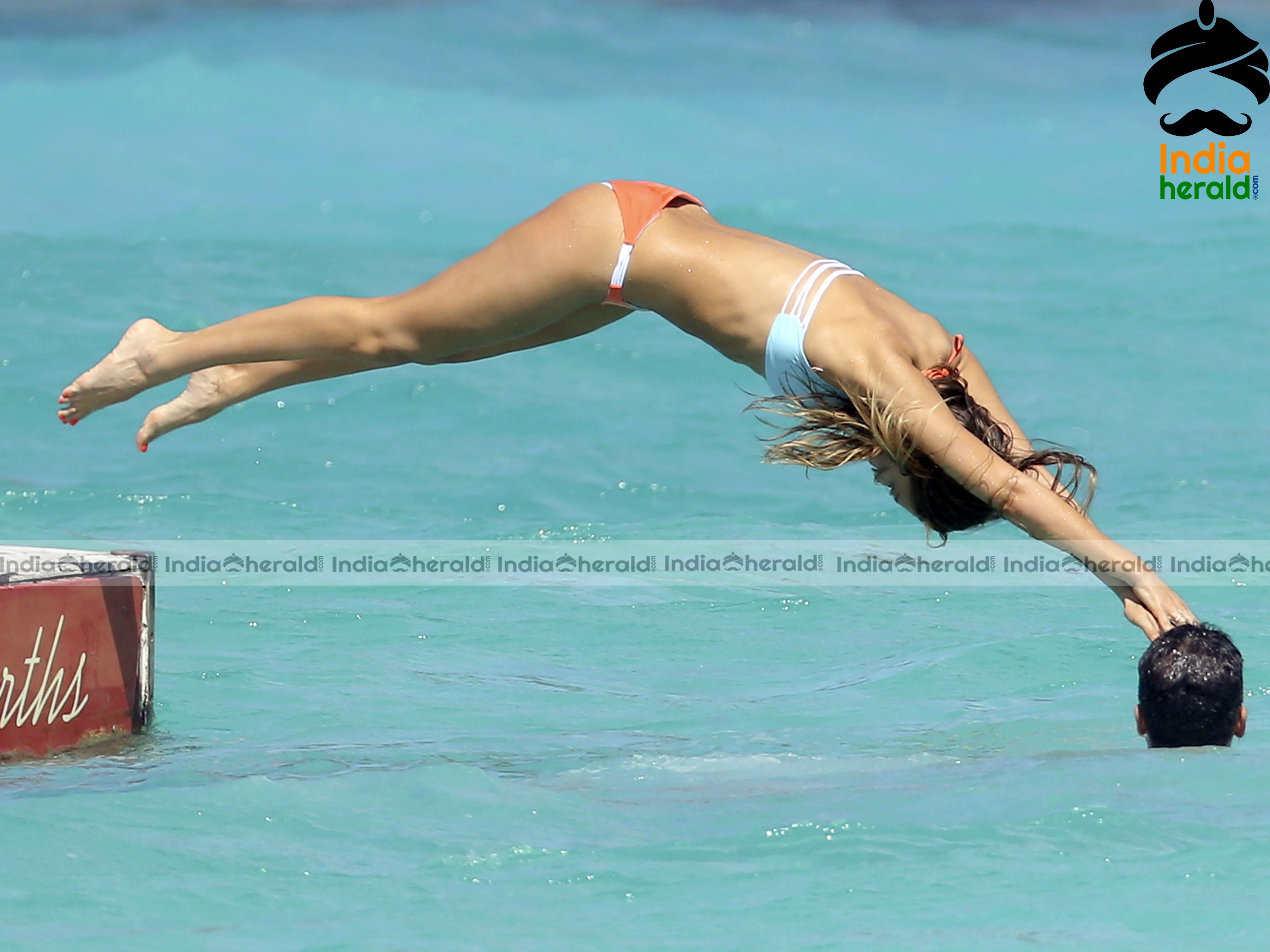 Jessica Alba Hot And Sexy While Wearing Bikini At St Barts Set 5