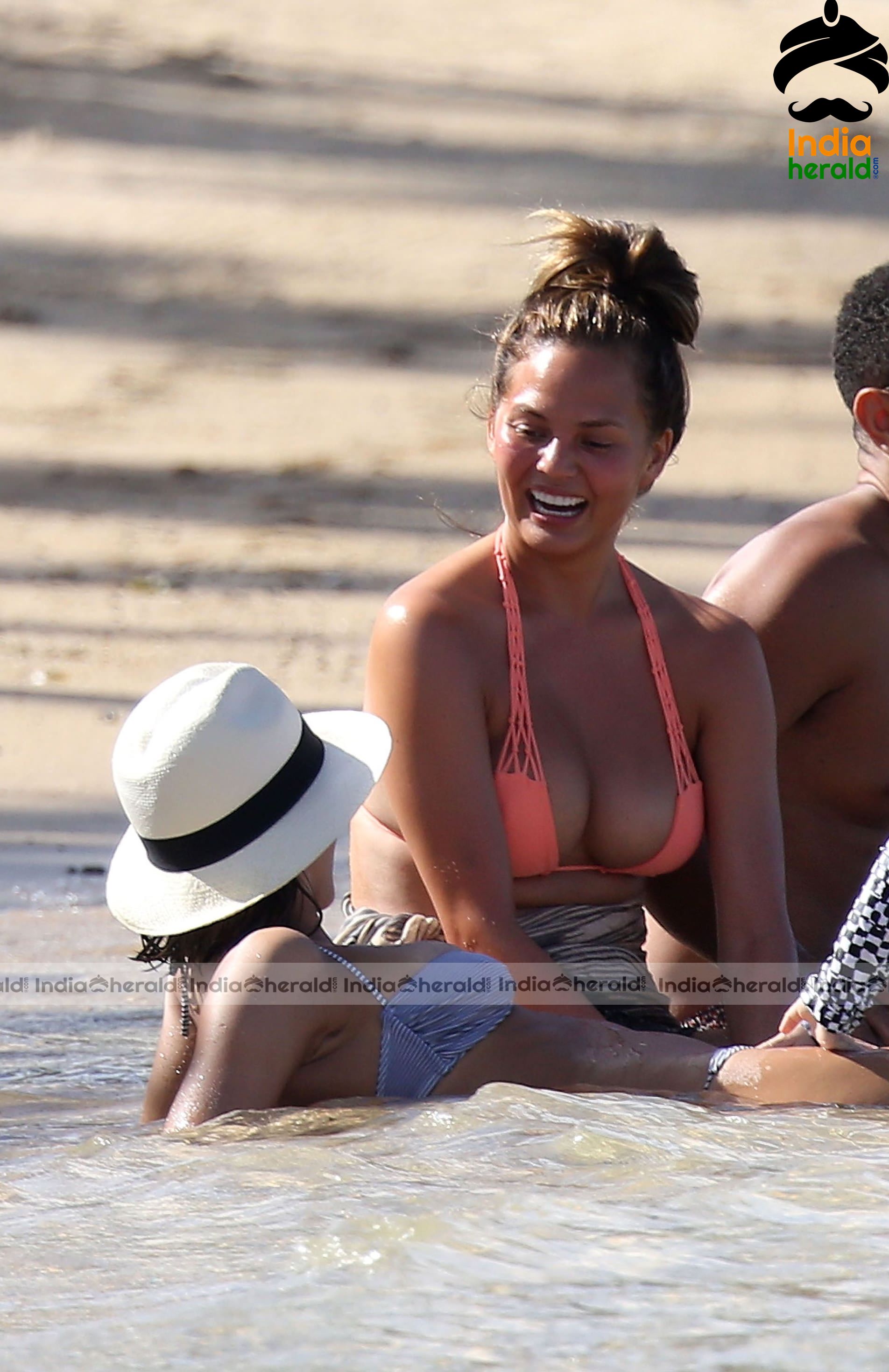Jessica Alba Spotted in Bikini at Caribbean Beaches Set 3