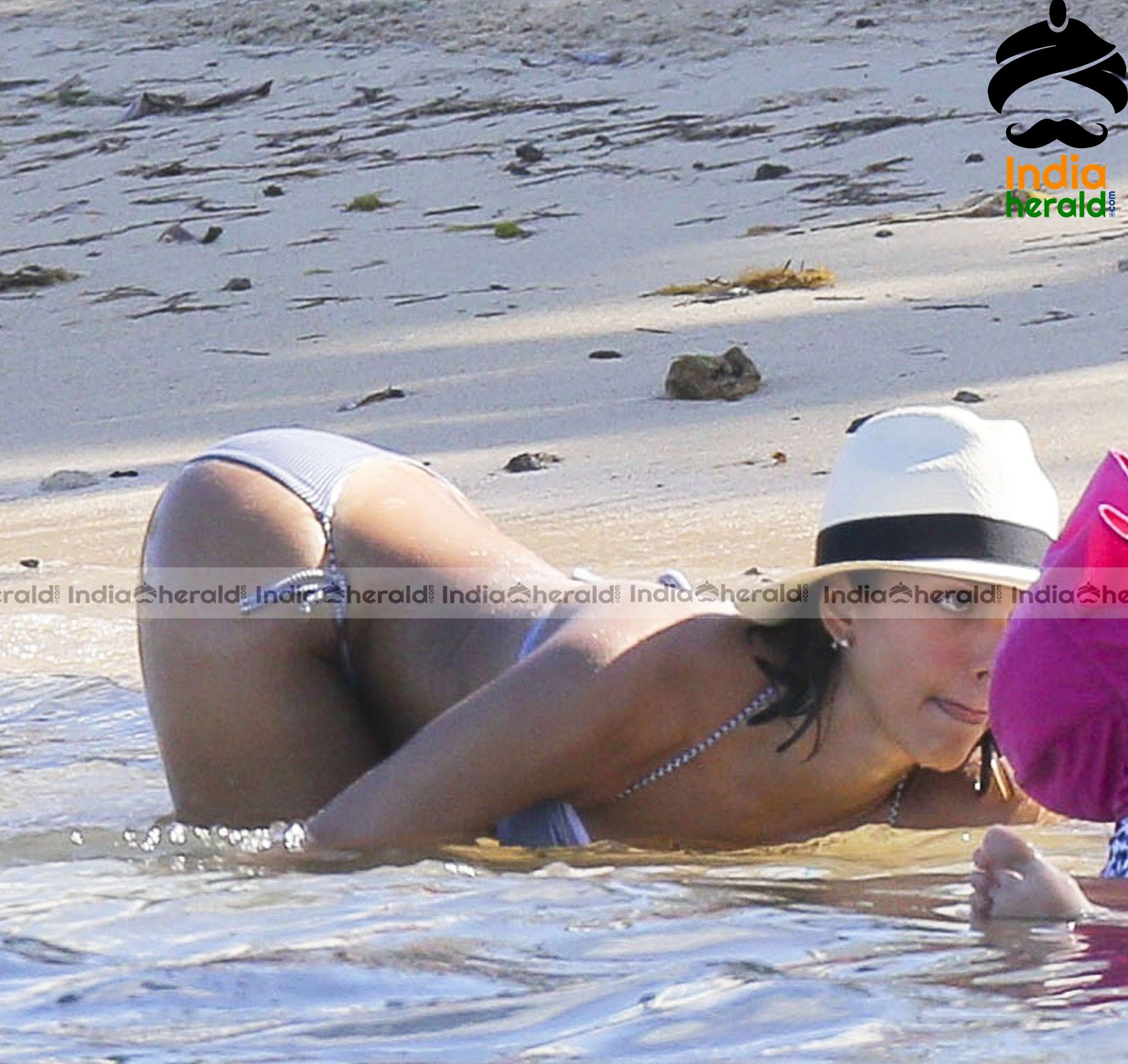 Jessica Alba Spotted in Bikini at Caribbean Beaches Set 5