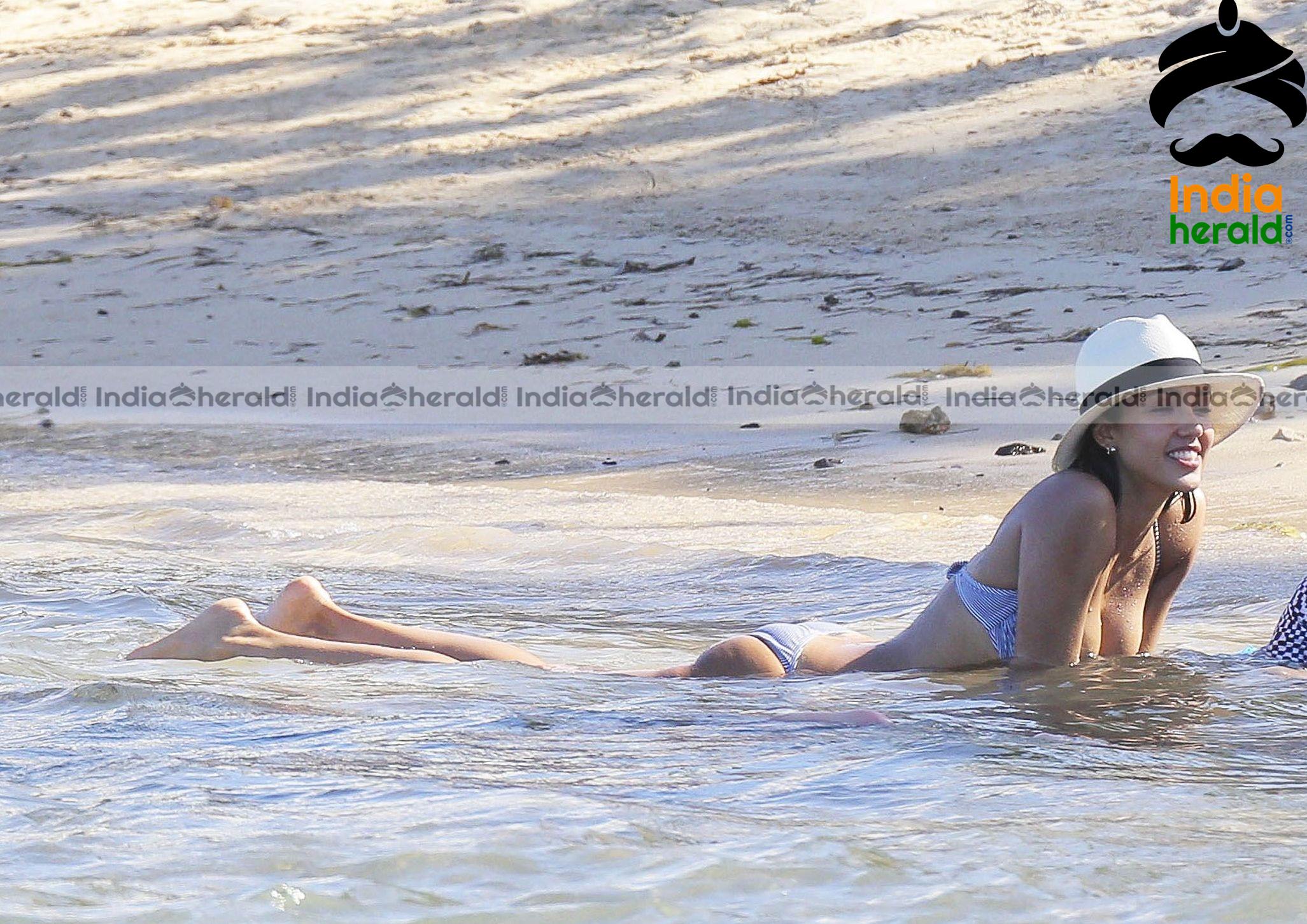 Jessica Alba Spotted in Bikini at Caribbean Beaches Set 5