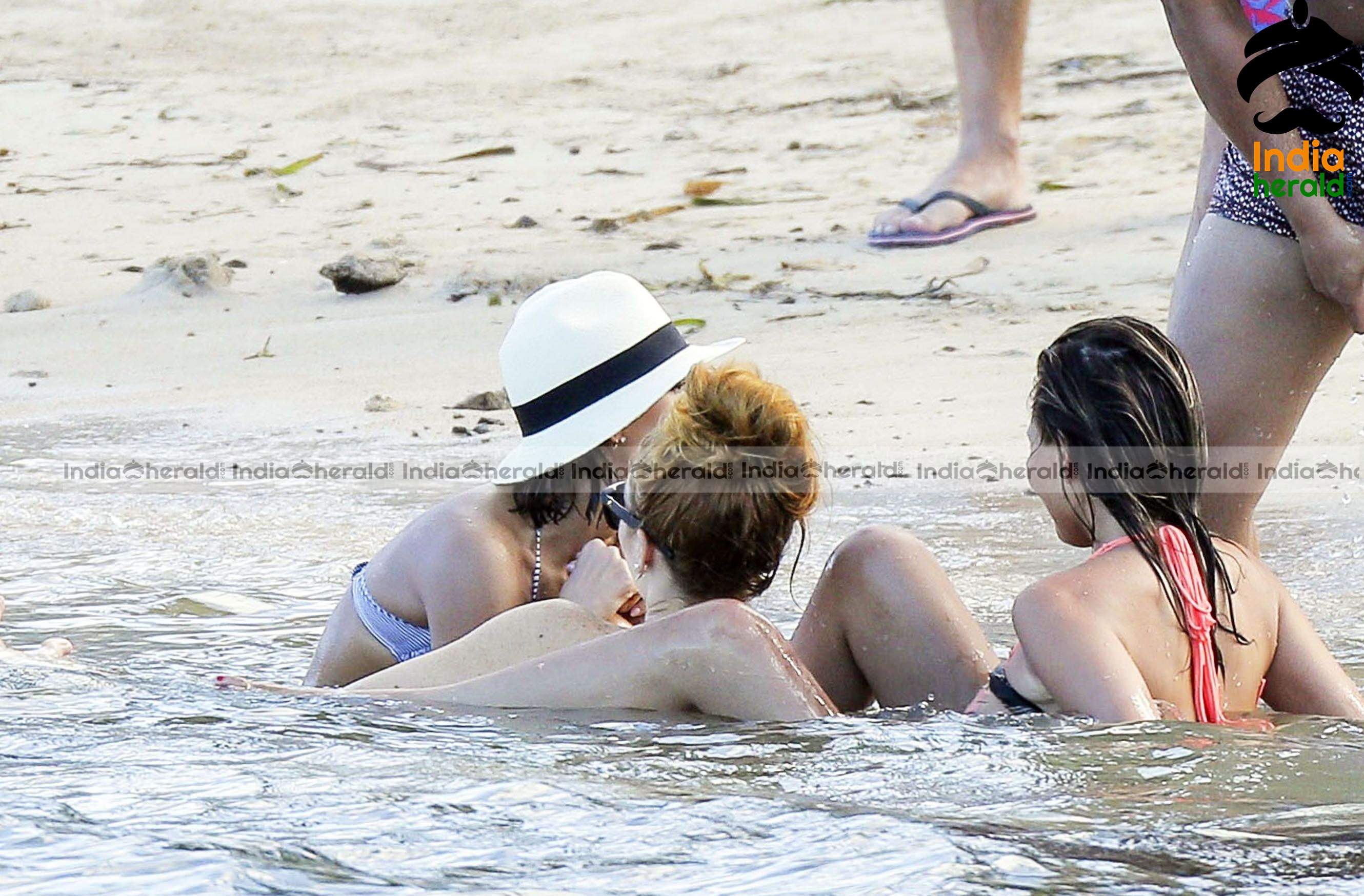 Jessica Alba Spotted in Bikini at Caribbean Beaches Set 6