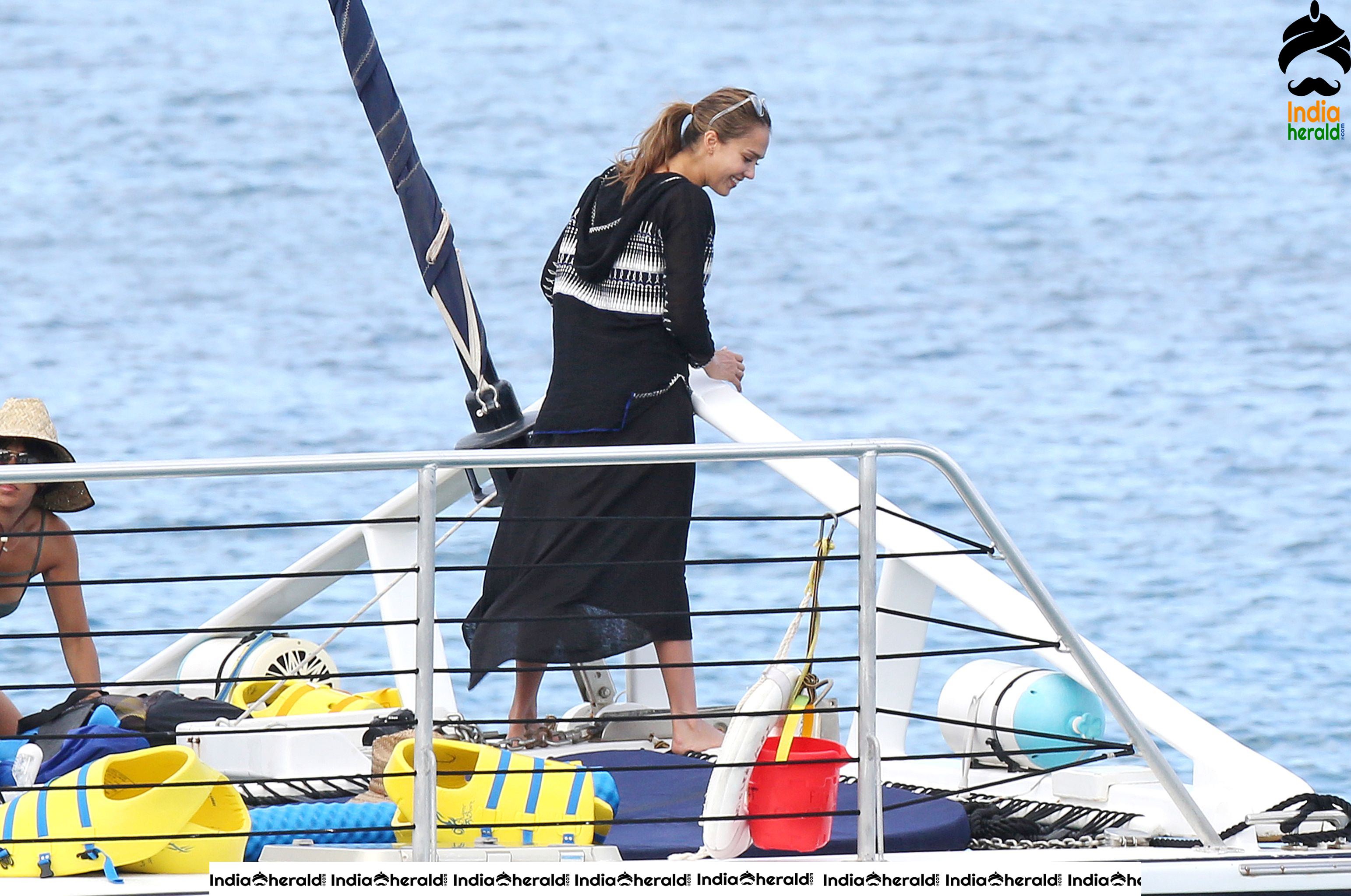 Jessica Alba wearing a bikini and exposes her Hot Booty in Hawaii Set 1