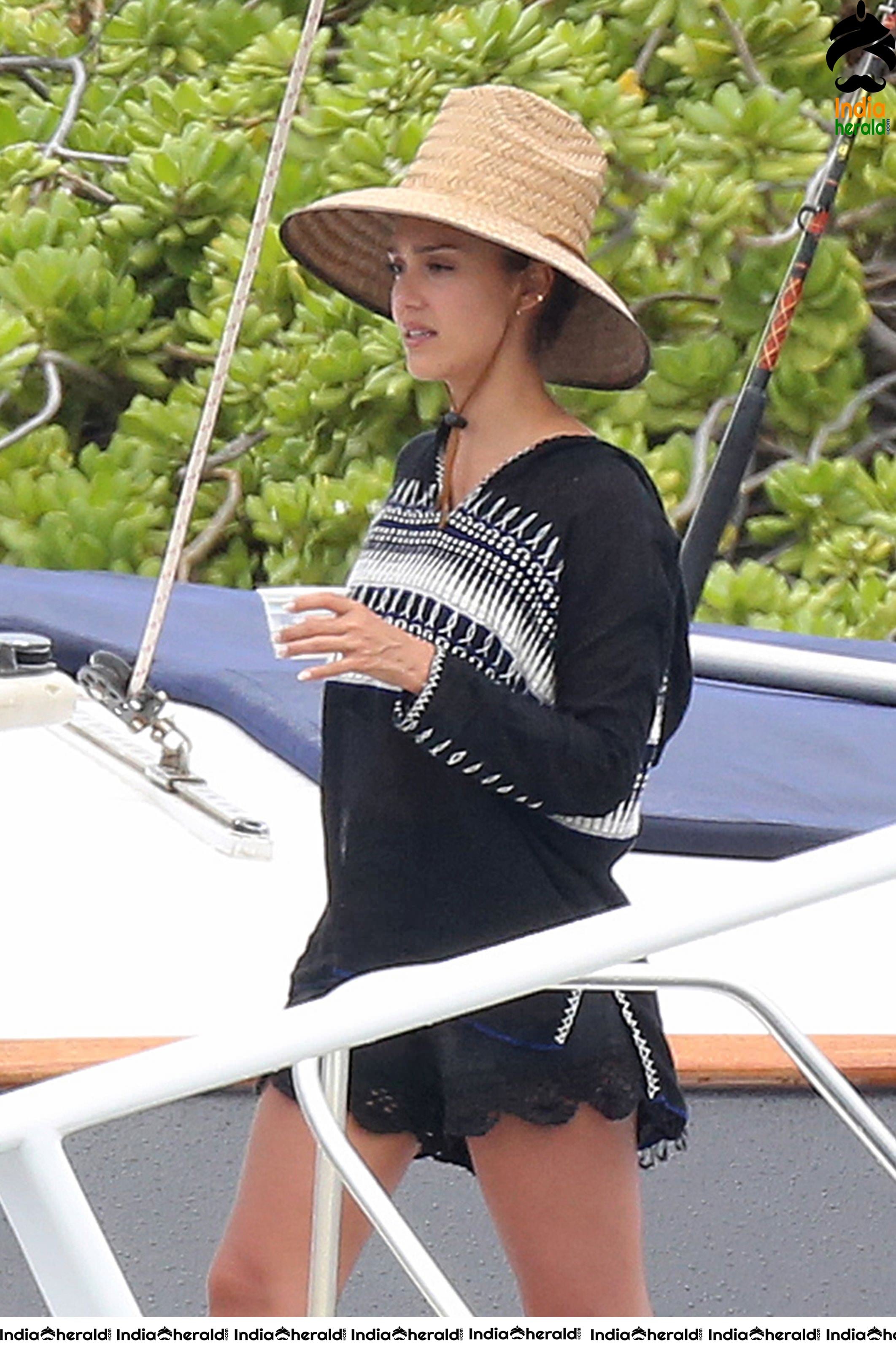 Jessica Alba wearing a bikini and exposes her Hot Booty in Hawaii Set 1
