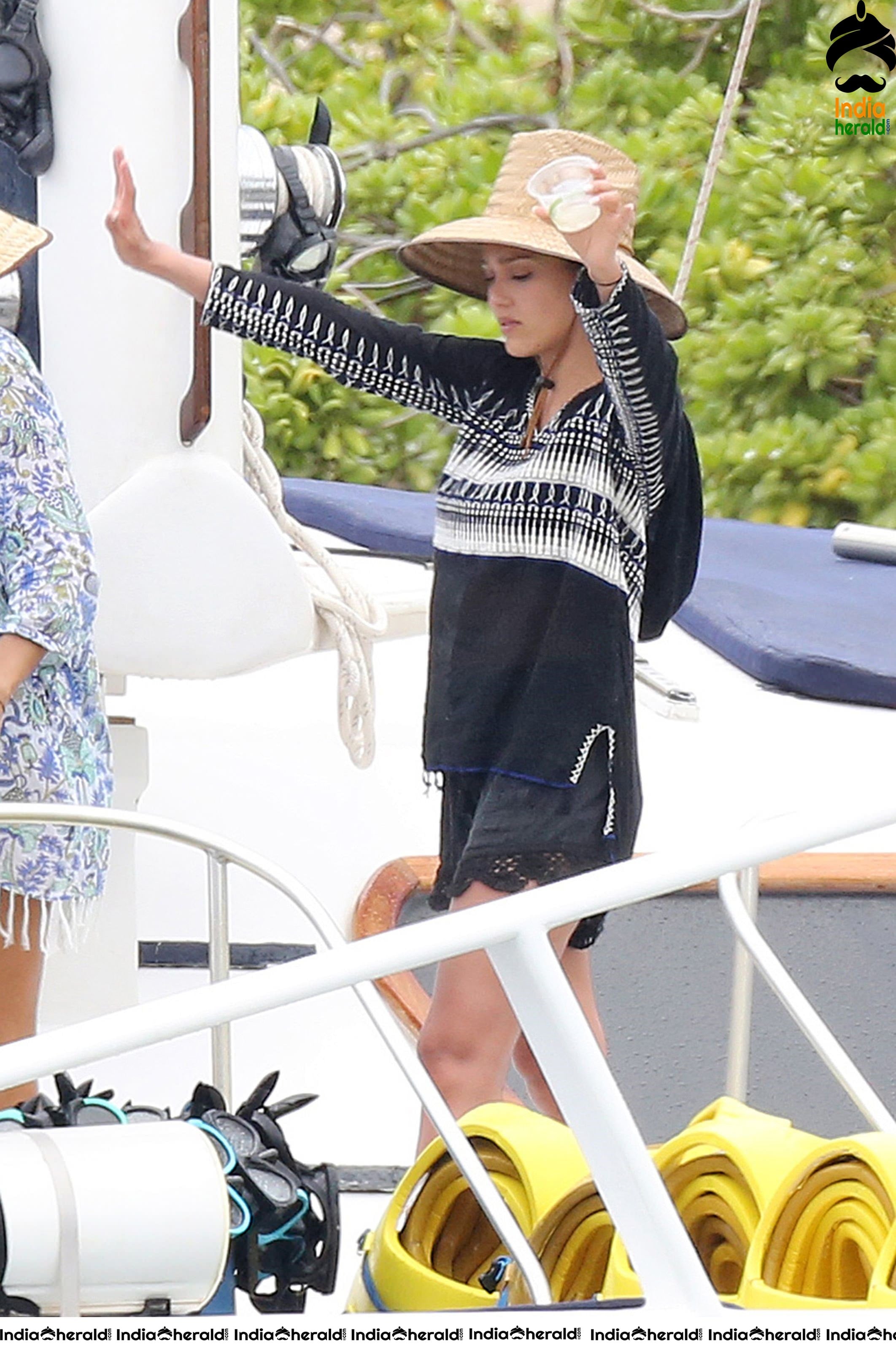 Jessica Alba wearing a bikini and exposes her Hot Booty in Hawaii Set 1