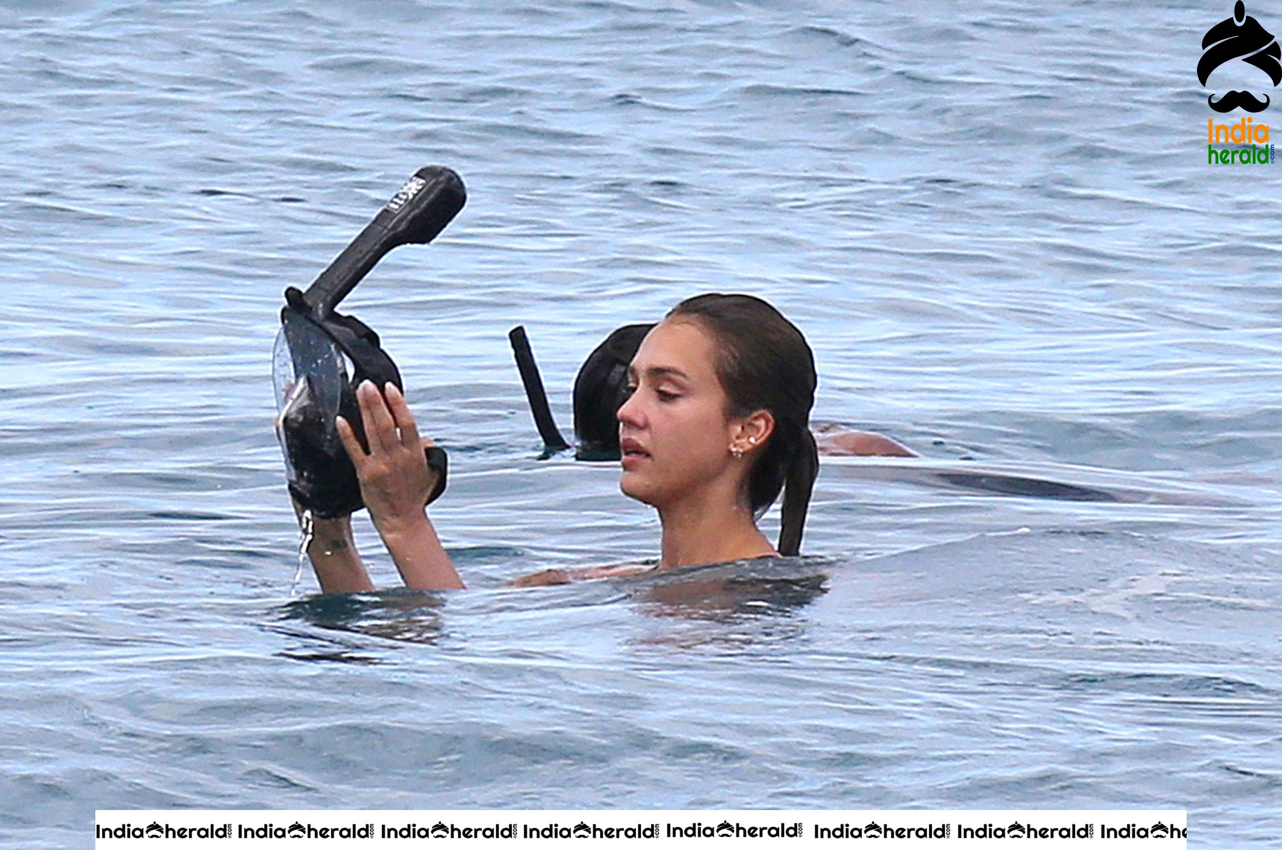 Jessica Alba wearing a bikini and exposes her Hot Booty in Hawaii Set 2