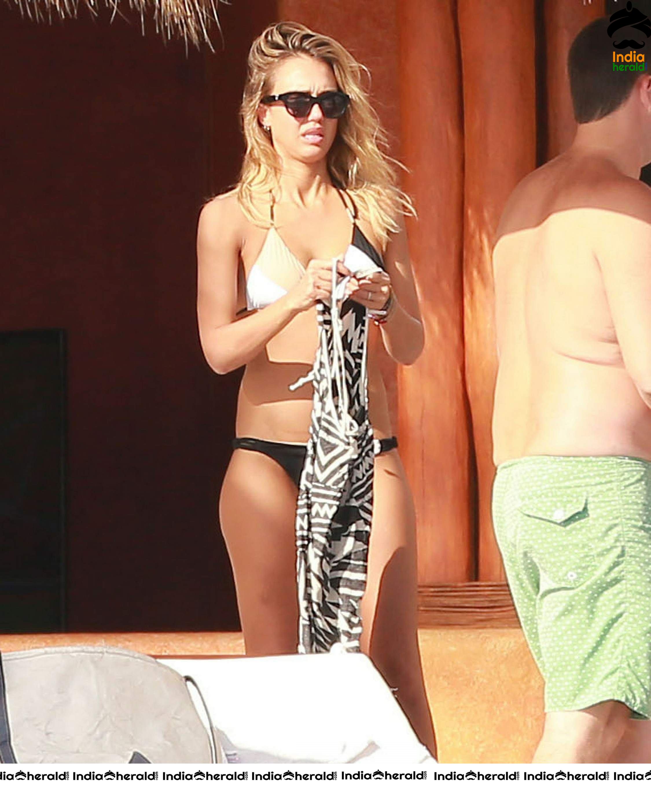 Jessica Alba Wearing a Bikini in Cabo San Lucas Set 1