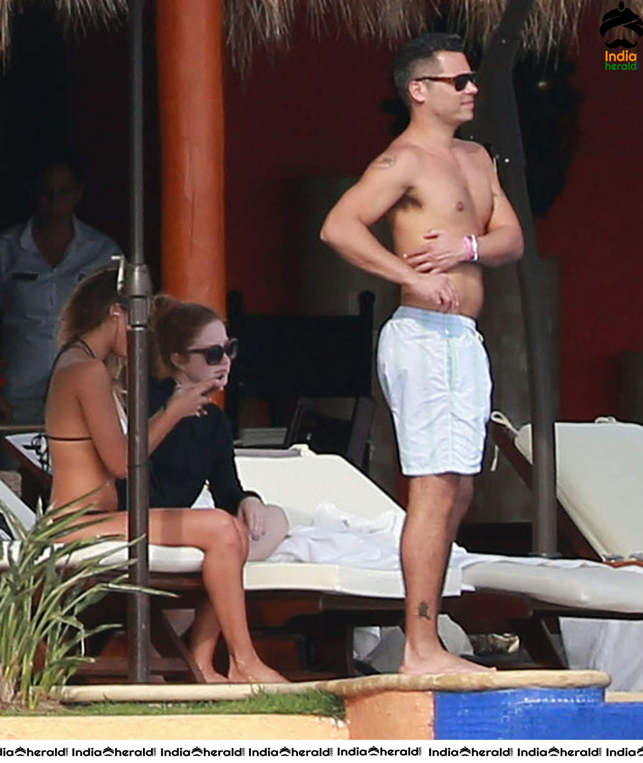 Jessica Alba Wearing a Bikini in Cabo San Lucas Set 2
