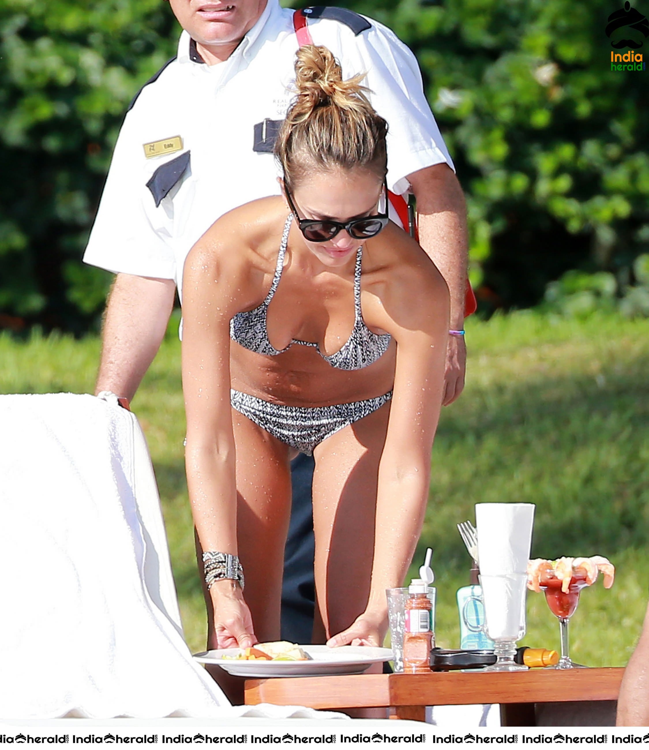 Jessica Alba Wearing a Bikini in Cabo San Lucas Set 4