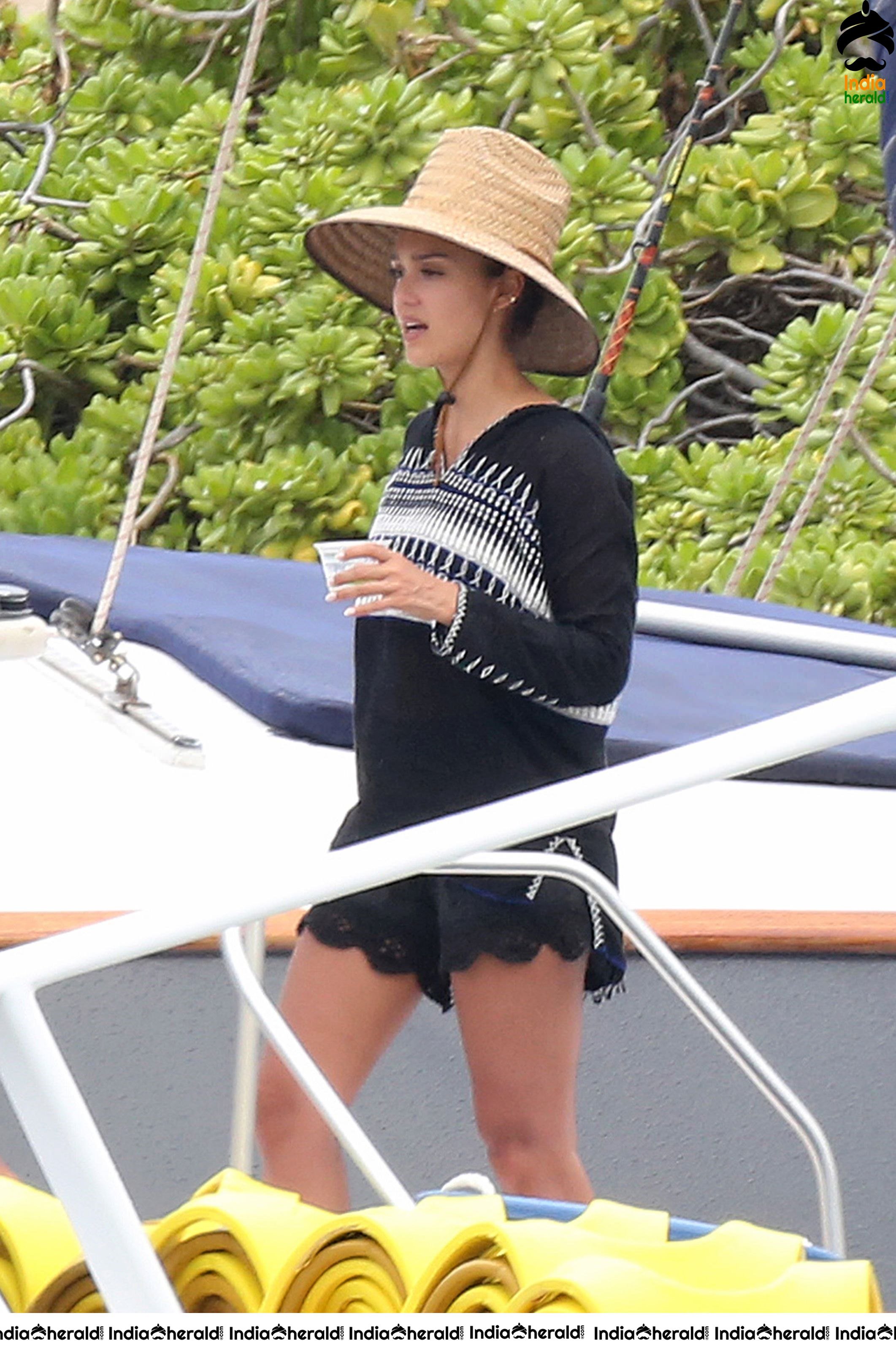 Jessica Alba wearing a bikini in Hawaii Set 2