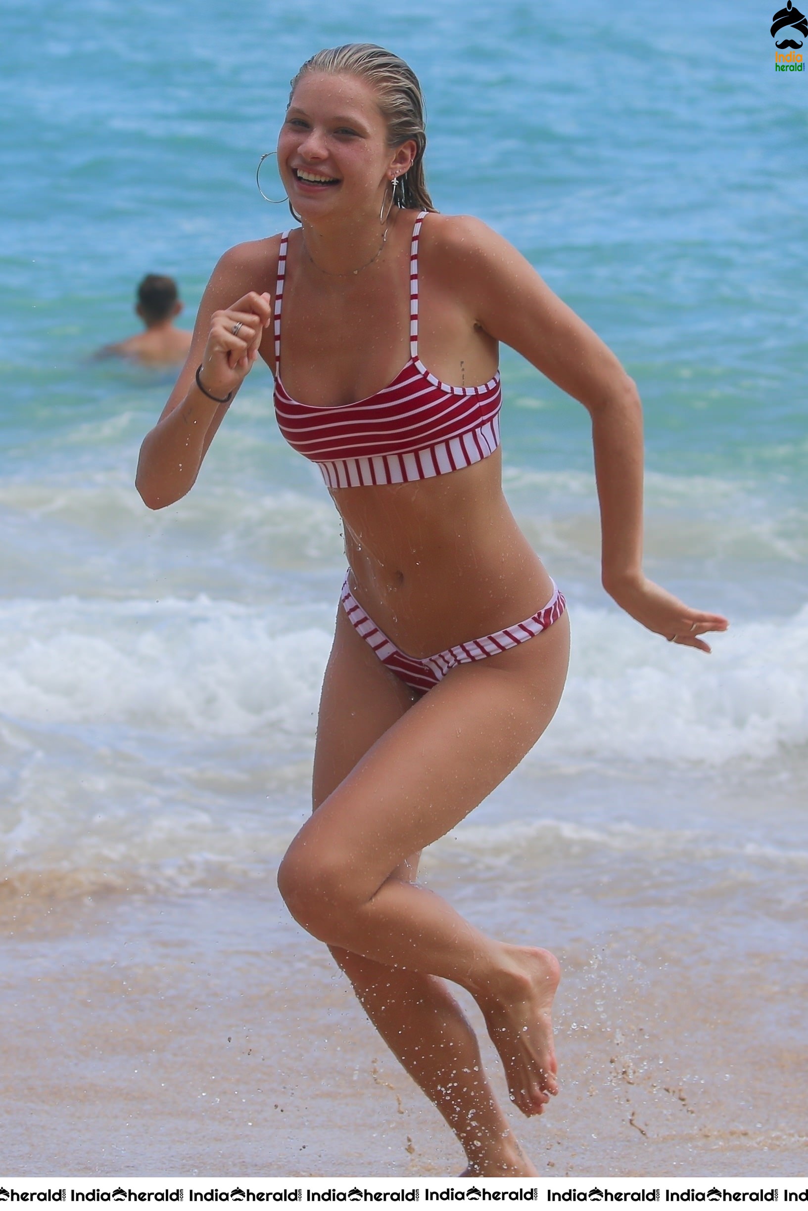 Josie Canseco enjoying in Bikini and Paparazzi catches her on the beach in Honolulu Set 1