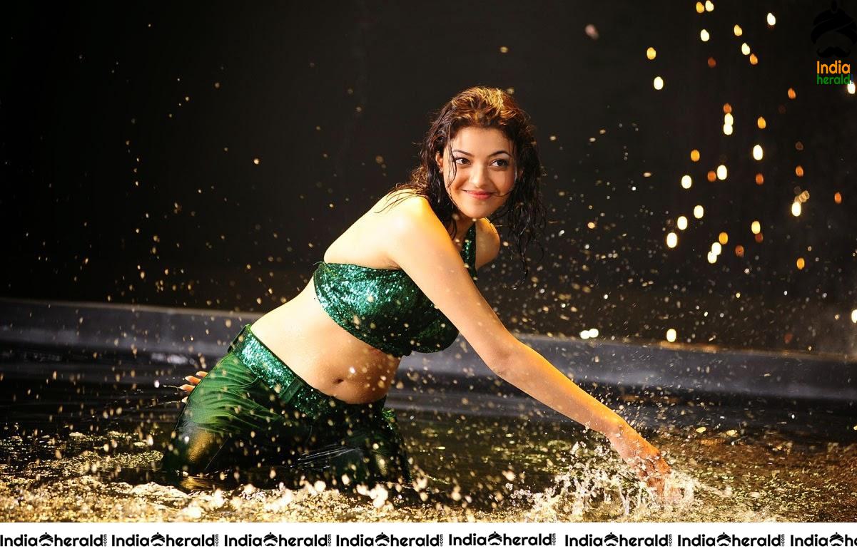 Kajal Aggarwal gets Wet and Exposes her Hot Body and Teasing Navel