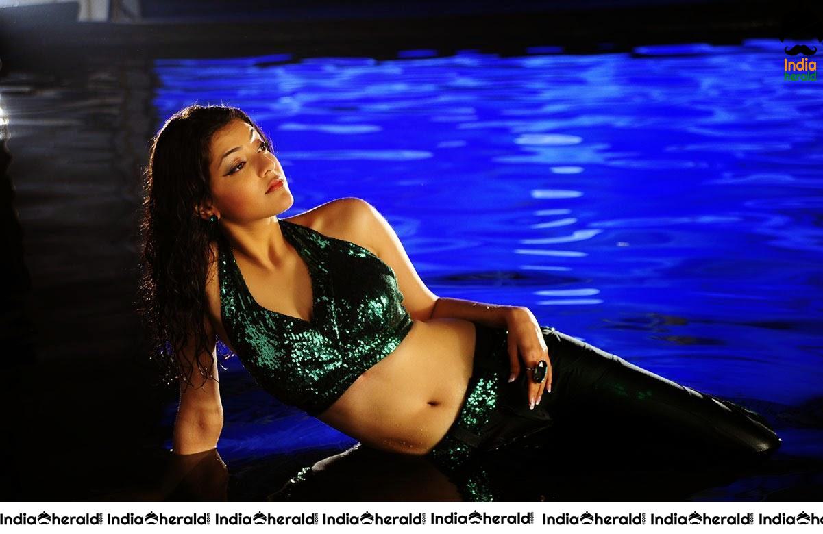 Kajal Aggarwal gets Wet and Exposes her Hot Body and Teasing Navel