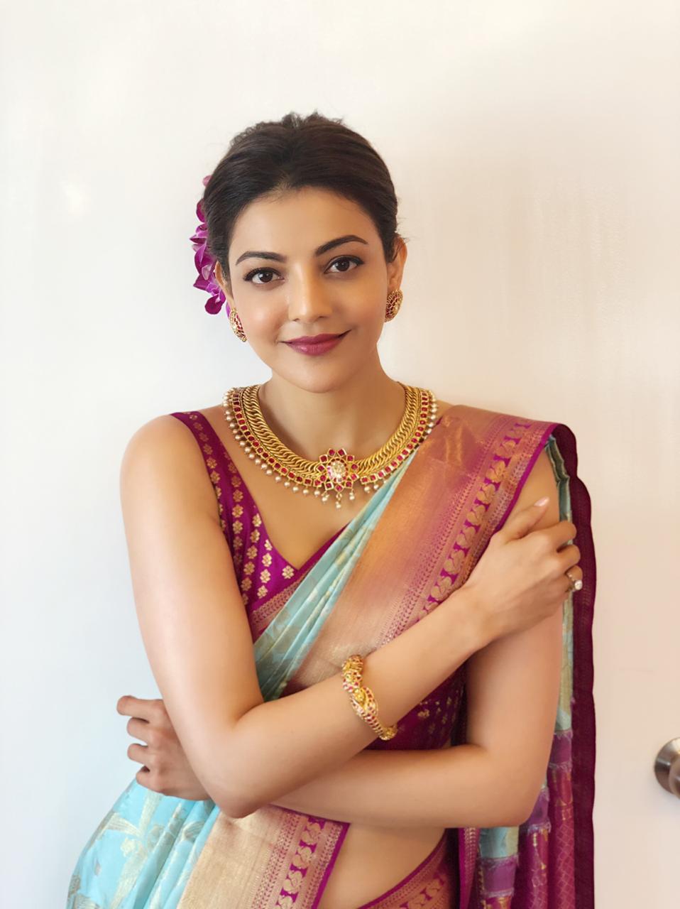 Kajal Aggarwal Hot Hip and Navel Show in Saree