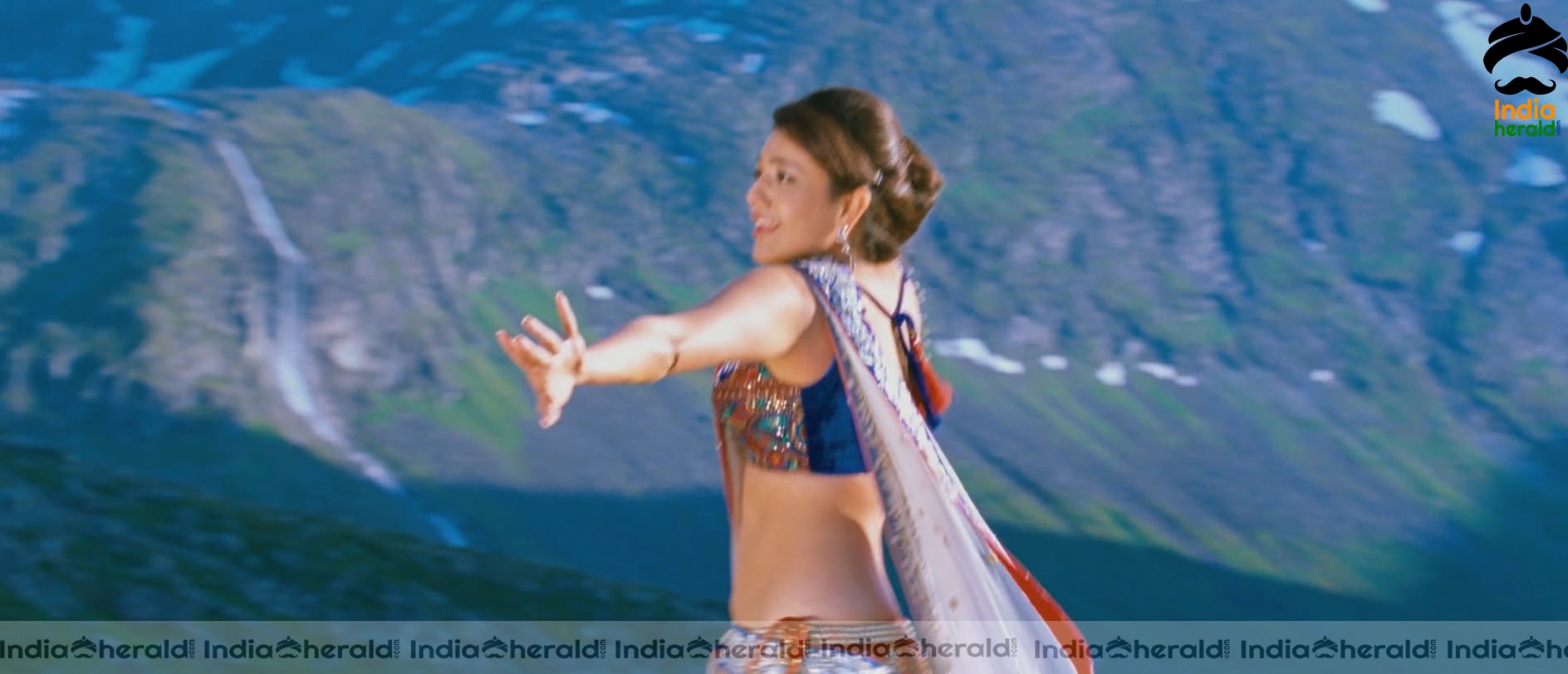 Kajal Aggarwal Showing Her Hot Midriff and Cleavage in a Sexy Exposing Lehenga Sequence Set 3