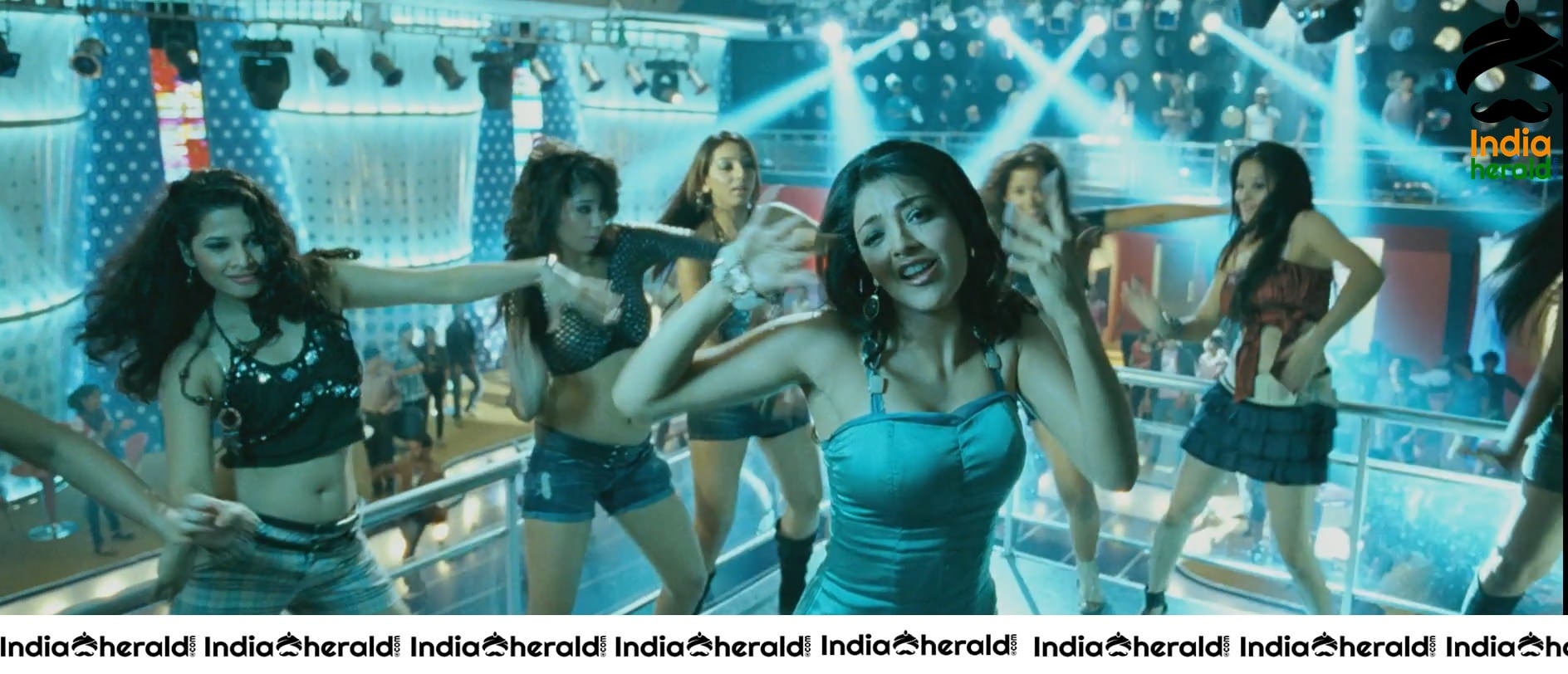 Kajal Aggarwal Shows Her Sexy Structure And Hot Curves Set 1