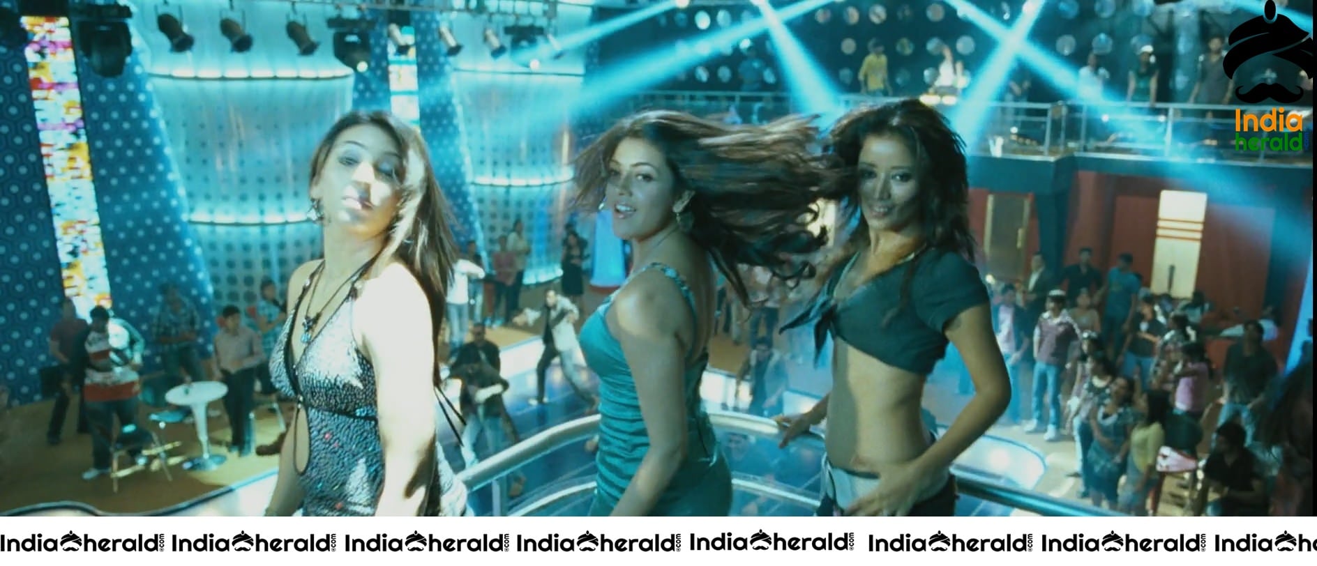 Kajal Aggarwal Shows Her Sexy Structure And Hot Curves Set 1