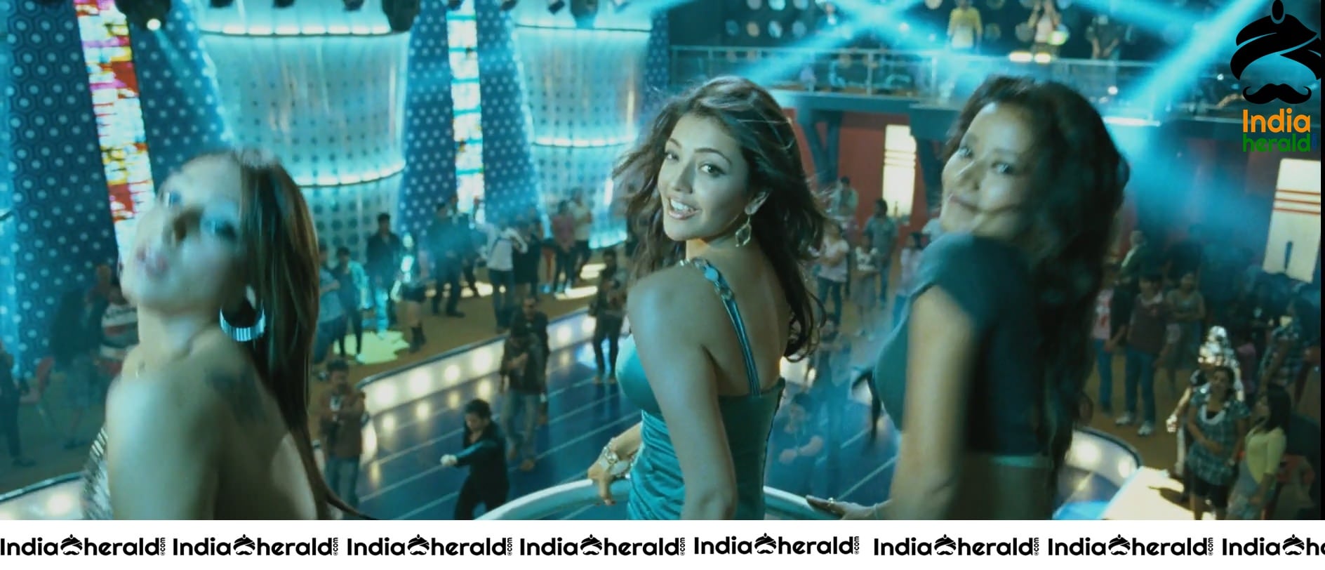 Kajal Aggarwal Shows Her Sexy Structure And Hot Curves Set 1