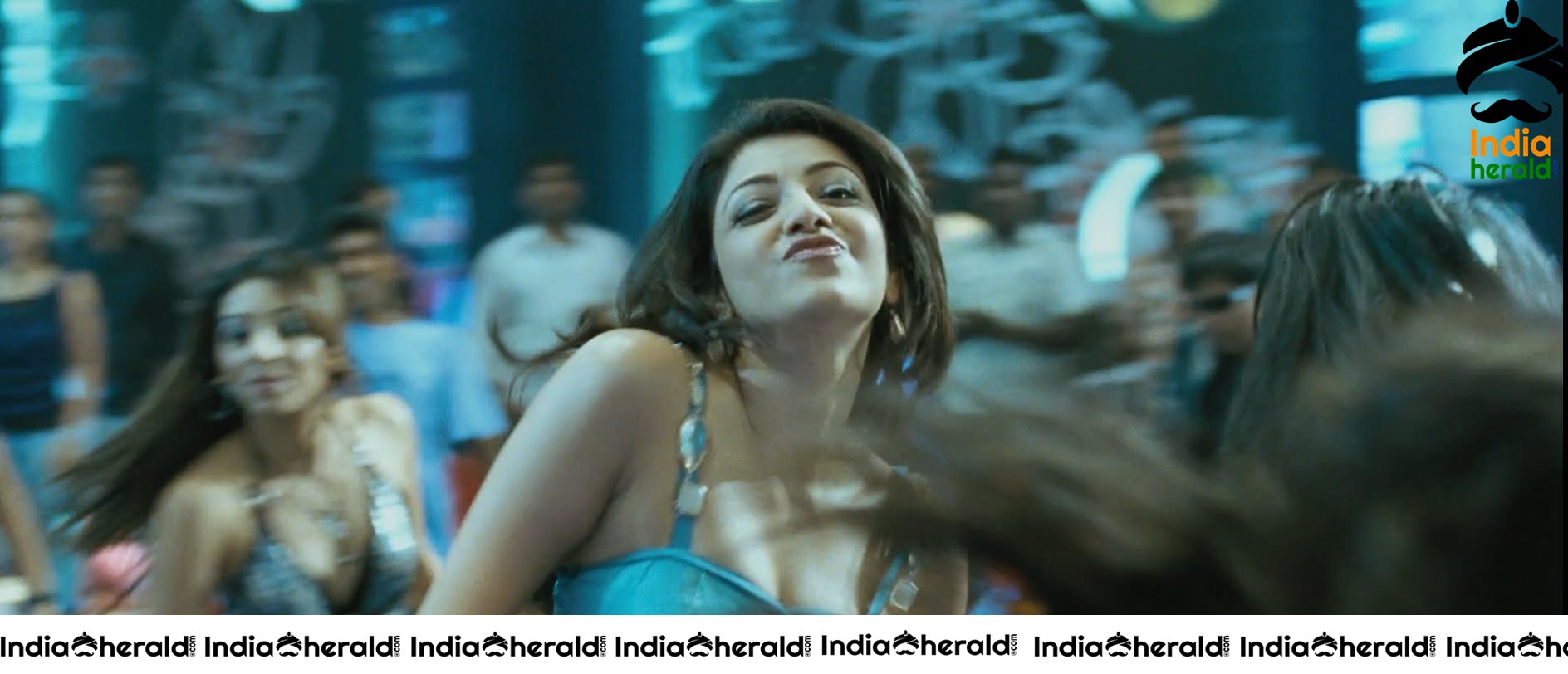 Kajal Aggarwal Shows Her Sexy Structure And Hot Curves Set 3