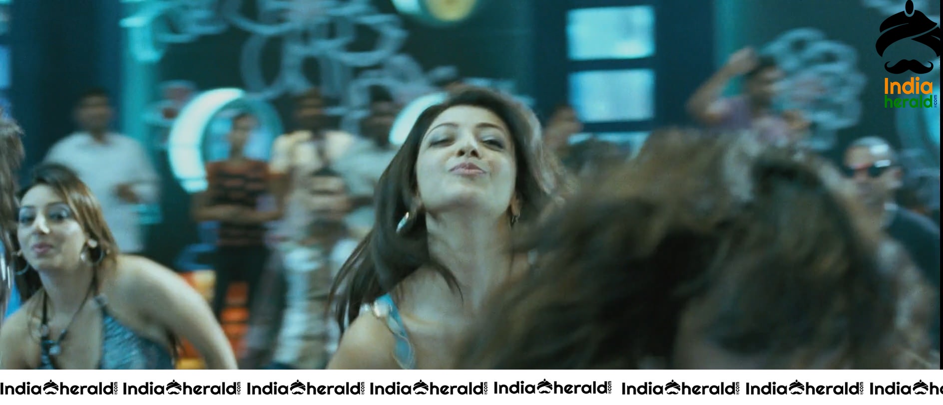 Kajal Aggarwal Shows Her Sexy Structure And Hot Curves Set 3