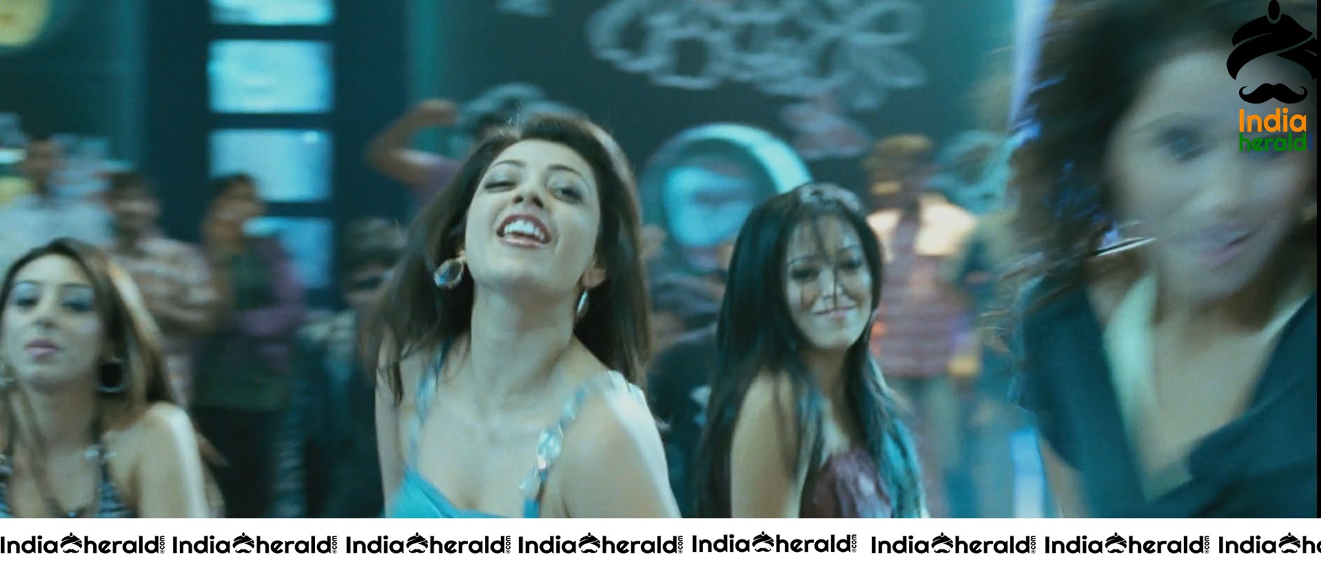 Kajal Aggarwal Shows Her Sexy Structure And Hot Curves Set 3