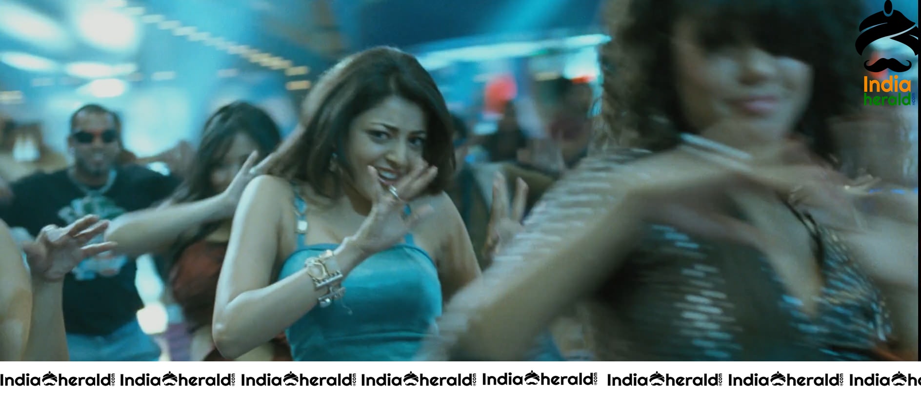 Kajal Aggarwal Shows Her Sexy Structure And Hot Curves Set 3
